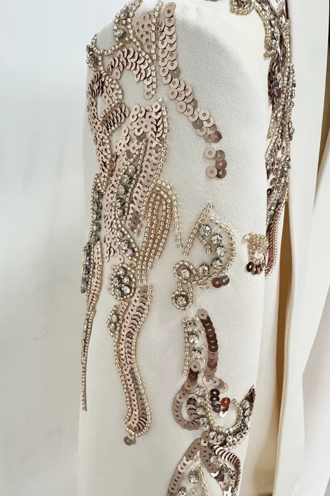 بليزر درابيه مع تطريز معقد على الكتف - Ivoire