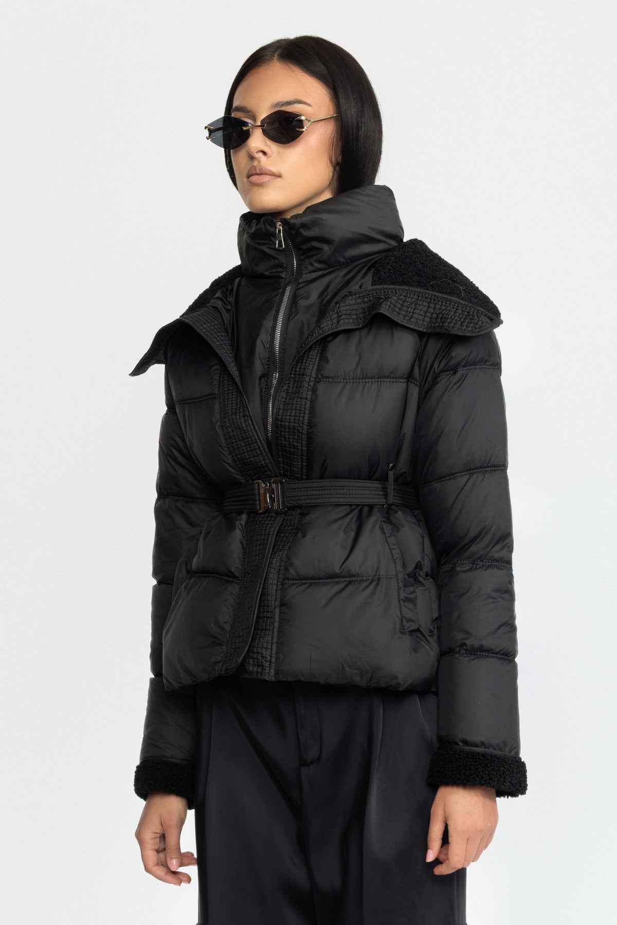 جاكيت puffer بحزام مع ياقة Teddy - أسود