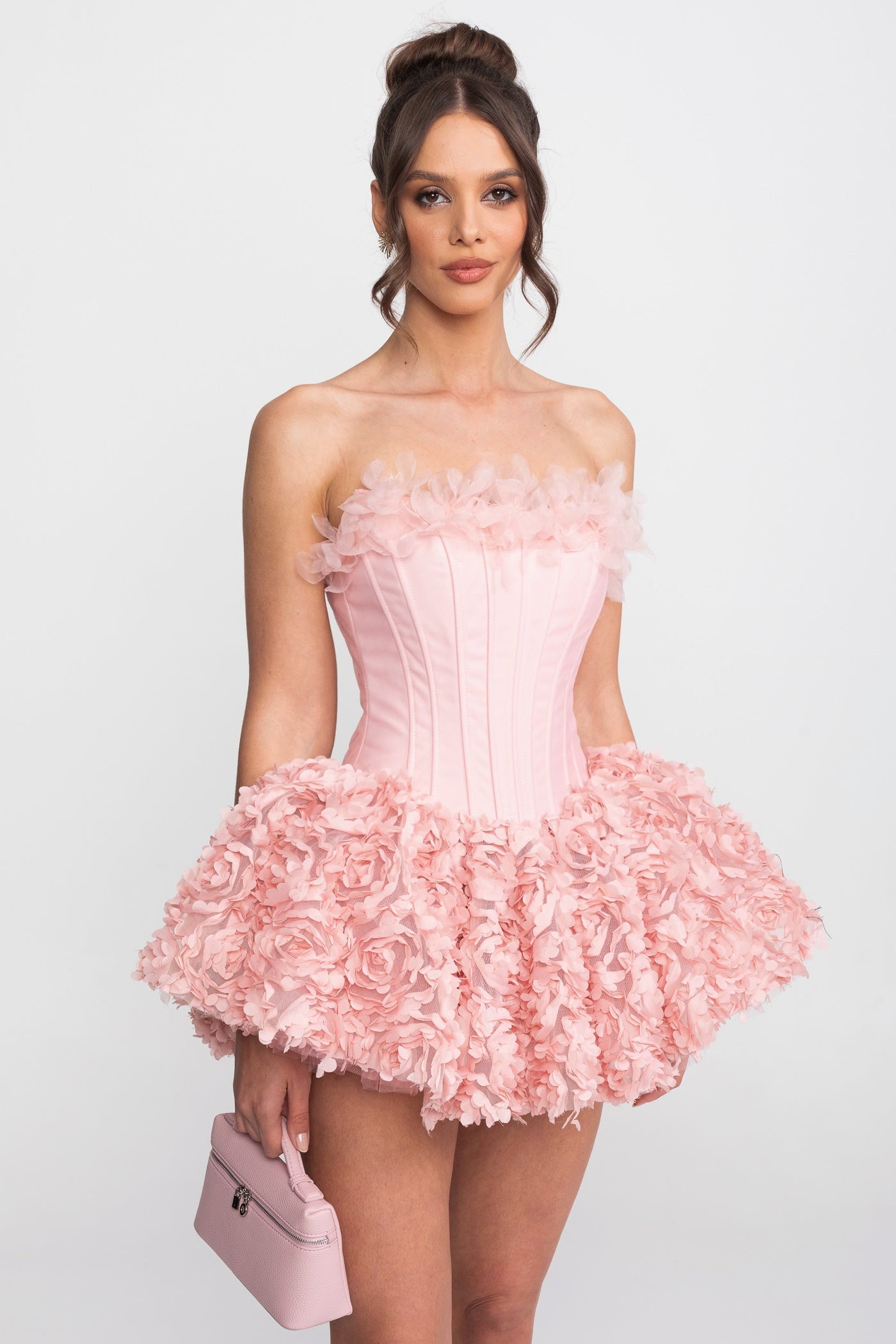 فستان ميني كورسيه بدون حمّالات مع تنورة مزينة بتطبيقات وردية ثلاثية الأبعاد - Pink