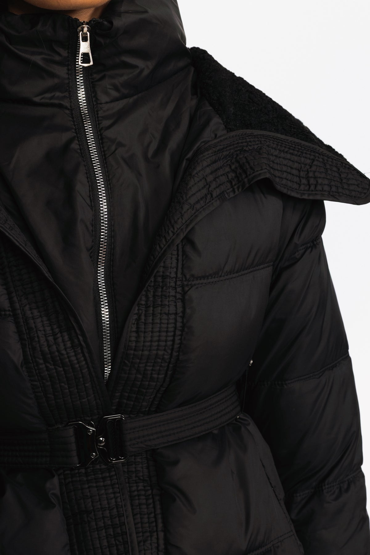 جاكيت puffer بحزام مع ياقة Teddy - أسود
