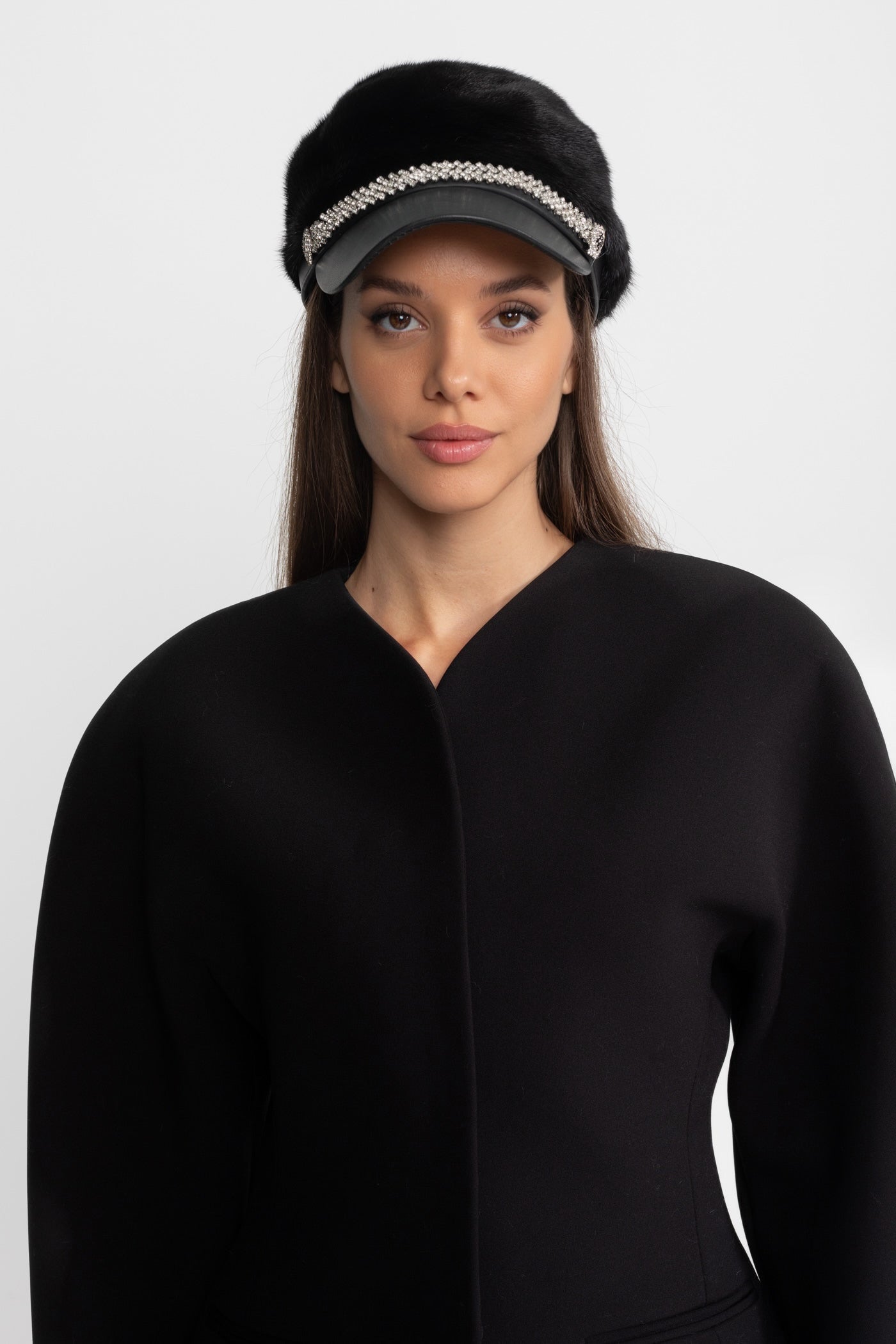 بليزر مصمم بأسلوب الحد الأدنى مع ياقة نظيفة بدون طوق – أسود