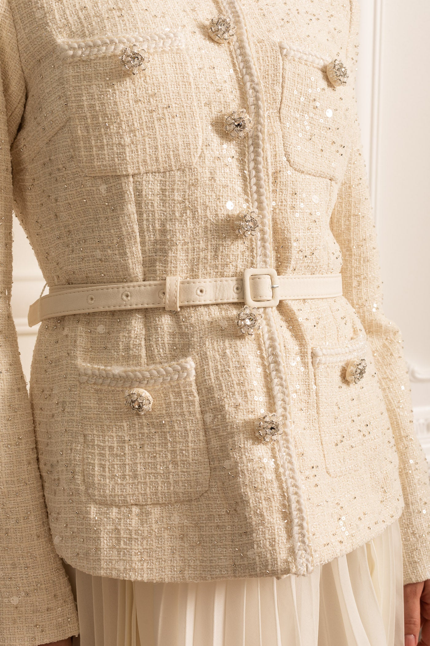 فستان ميني مزخرف بجيوب وتنورة شفافة مطوية - بيج