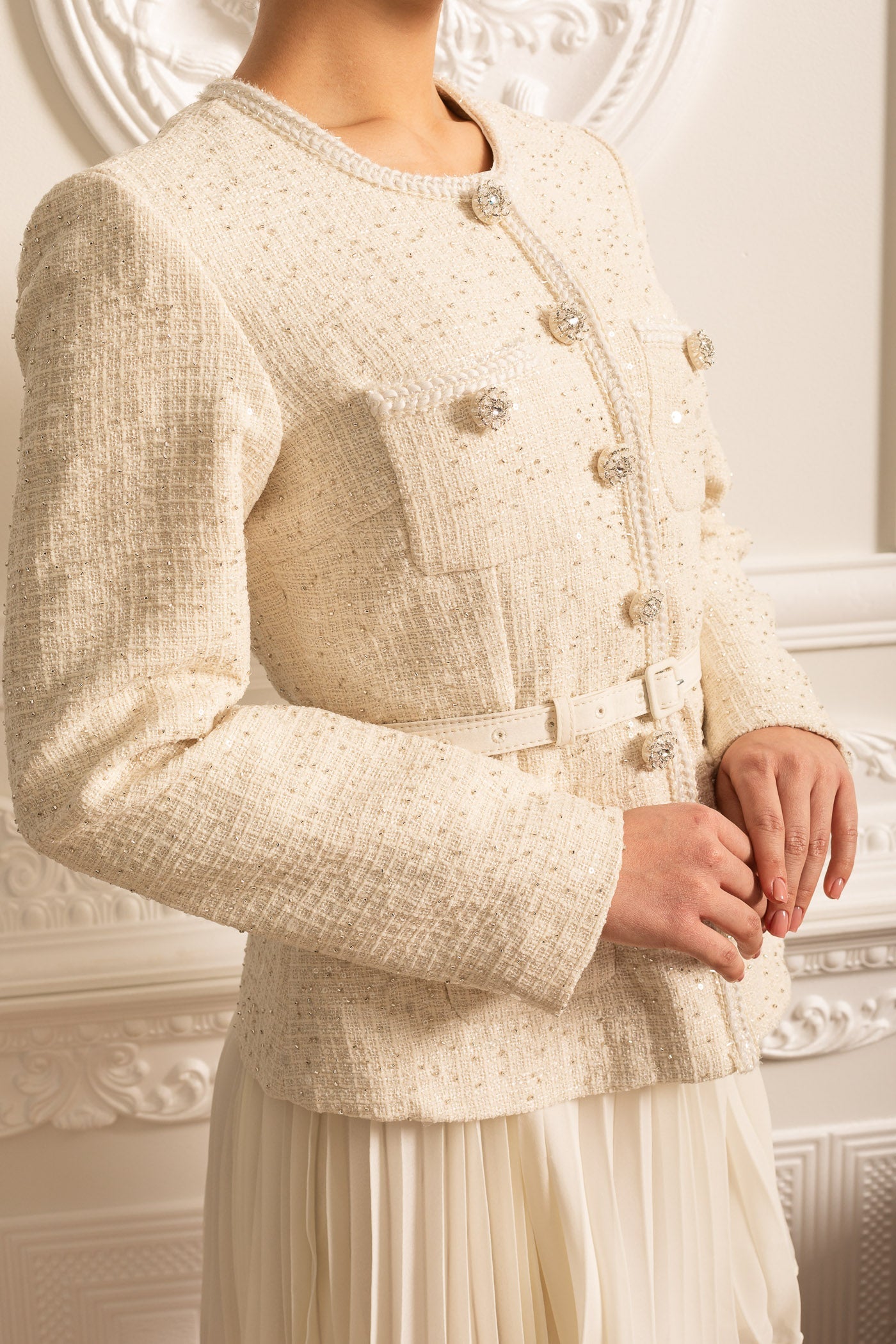 فستان ميني مزخرف بجيوب وتنورة شفافة مطوية - بيج