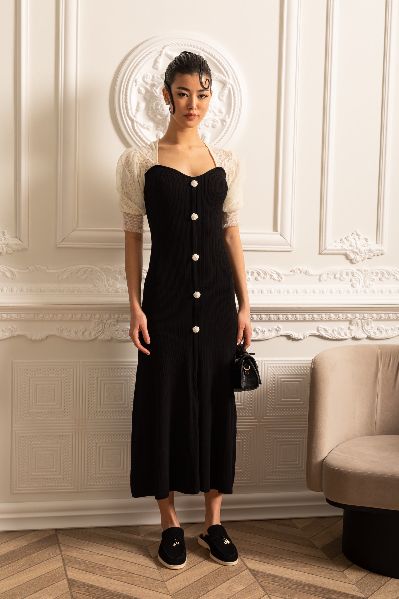 فستان بطول الكاحل بأكمام دانتيل شفافة متباينة اللون - أسود