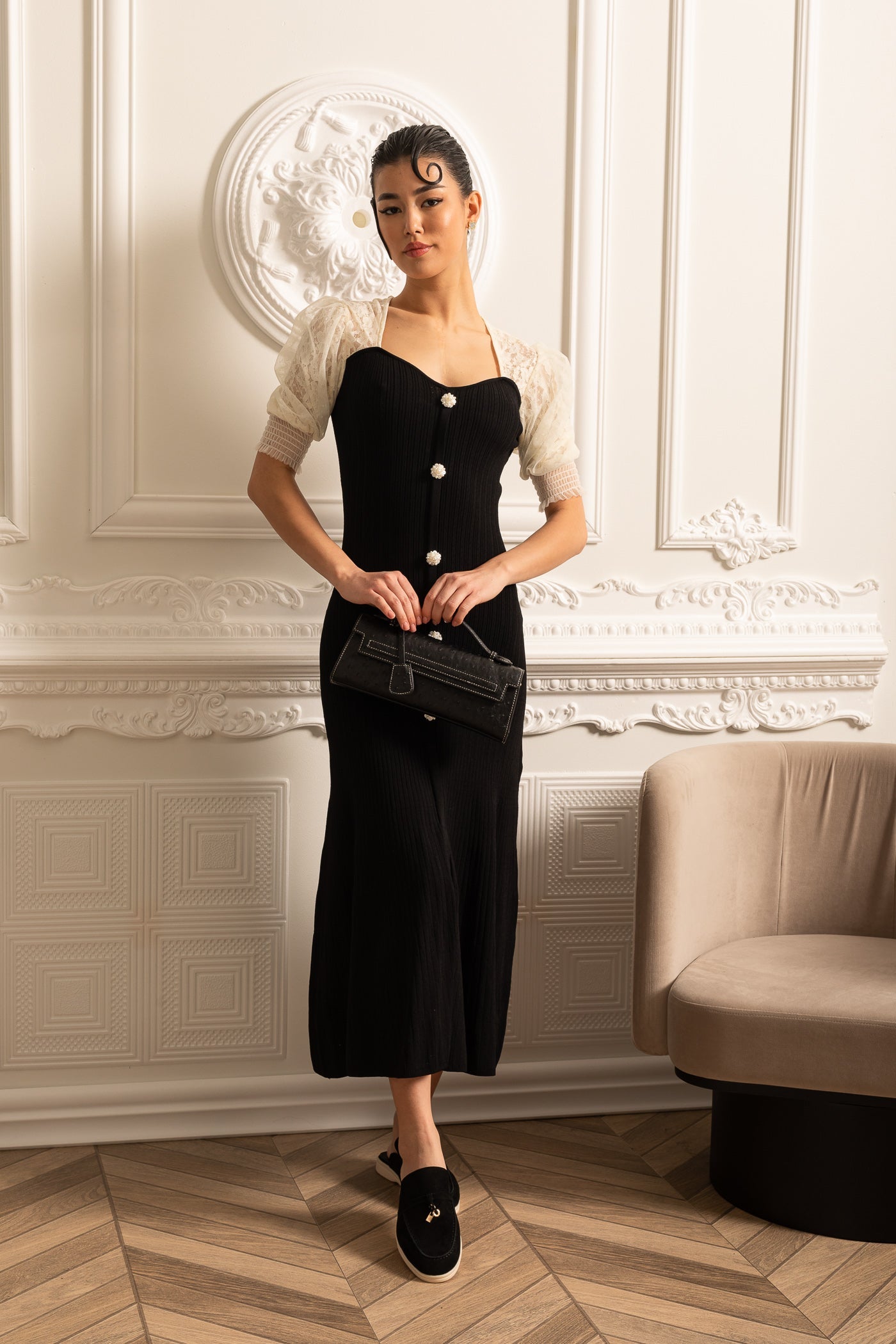 فستان بطول الكاحل بأكمام دانتيل شفافة متباينة اللون - أسود