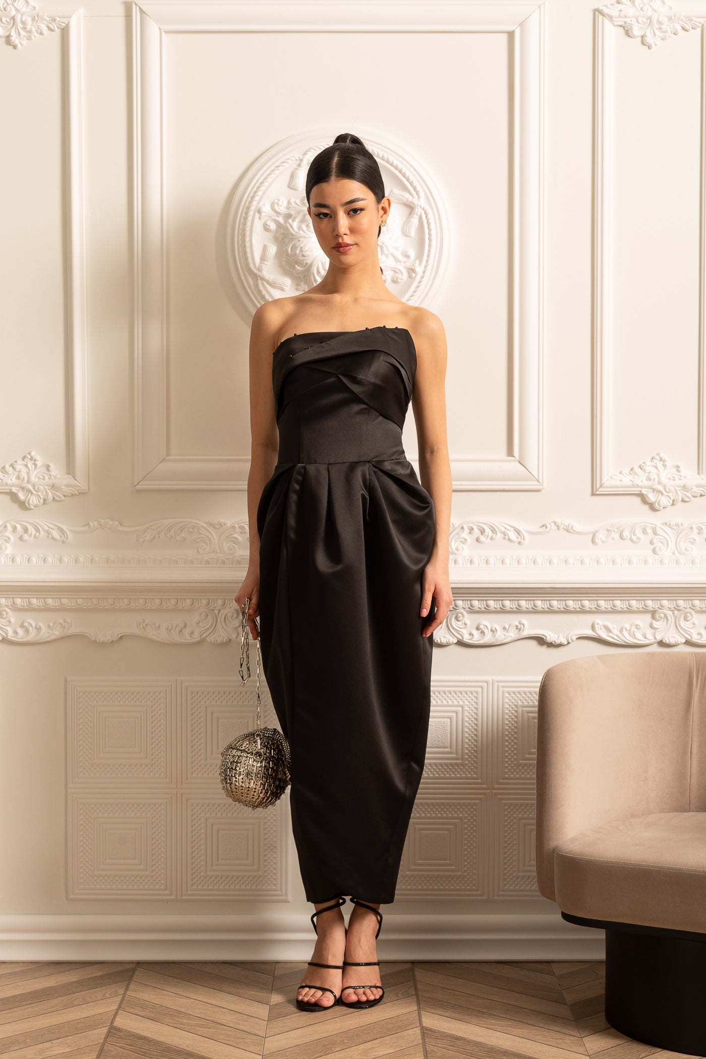 فستان ميدي بدون أكتاف بتفاصيل كشكش على الصدر - أسود