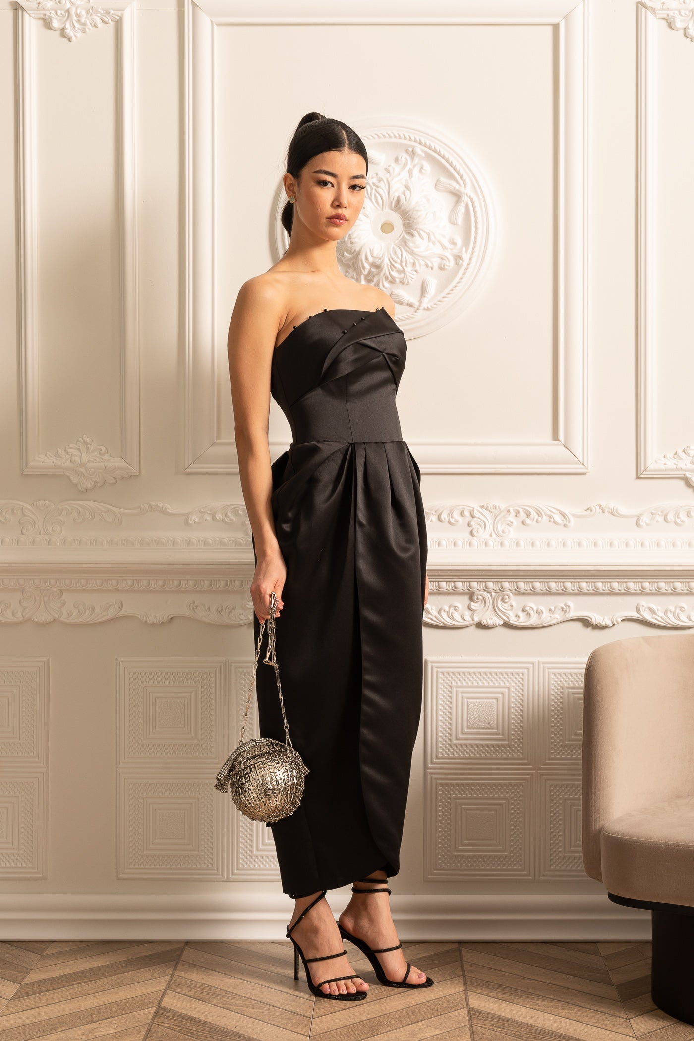 فستان ميدي بدون أكتاف بتفاصيل كشكش على الصدر - أسود