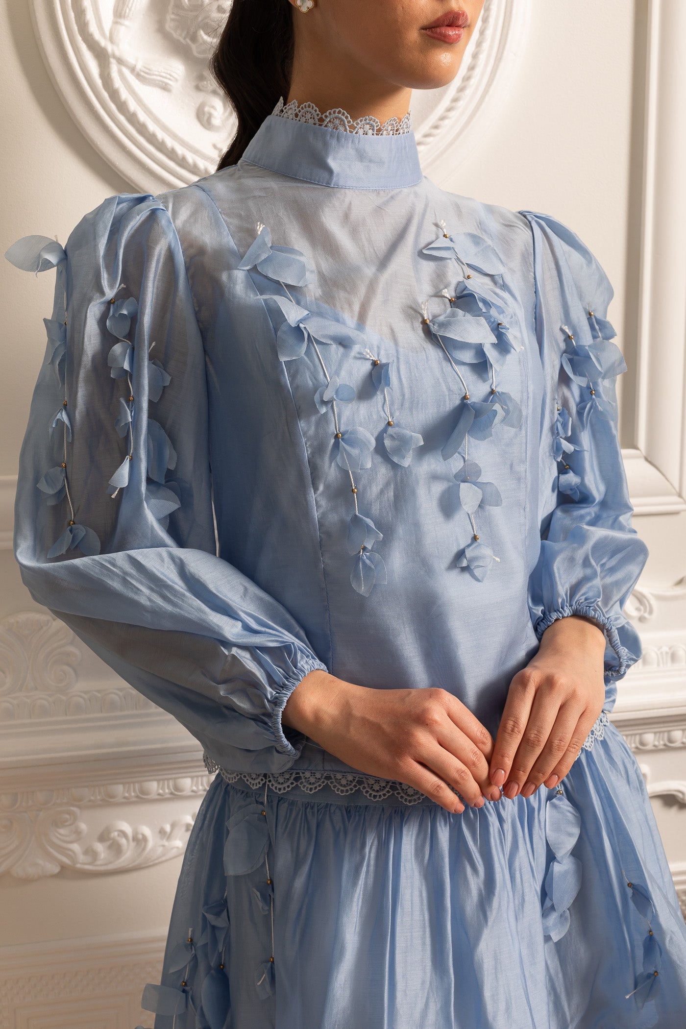 طقم منسق أنيق بنقشة زهرية مع لمسات من الدانتيل الرقيق - أزرق