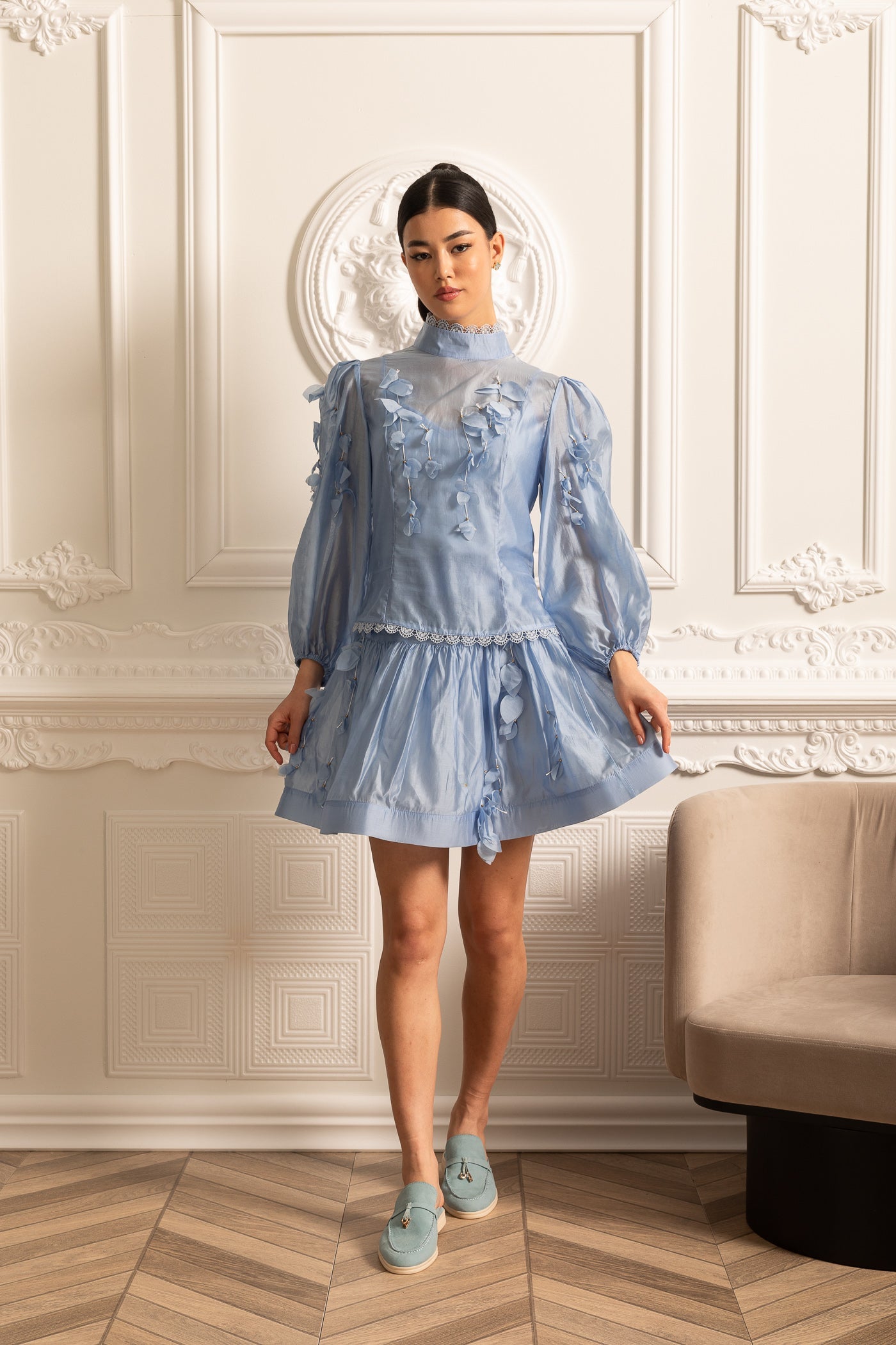 طقم منسق أنيق بنقشة زهرية مع لمسات من الدانتيل الرقيق - أزرق