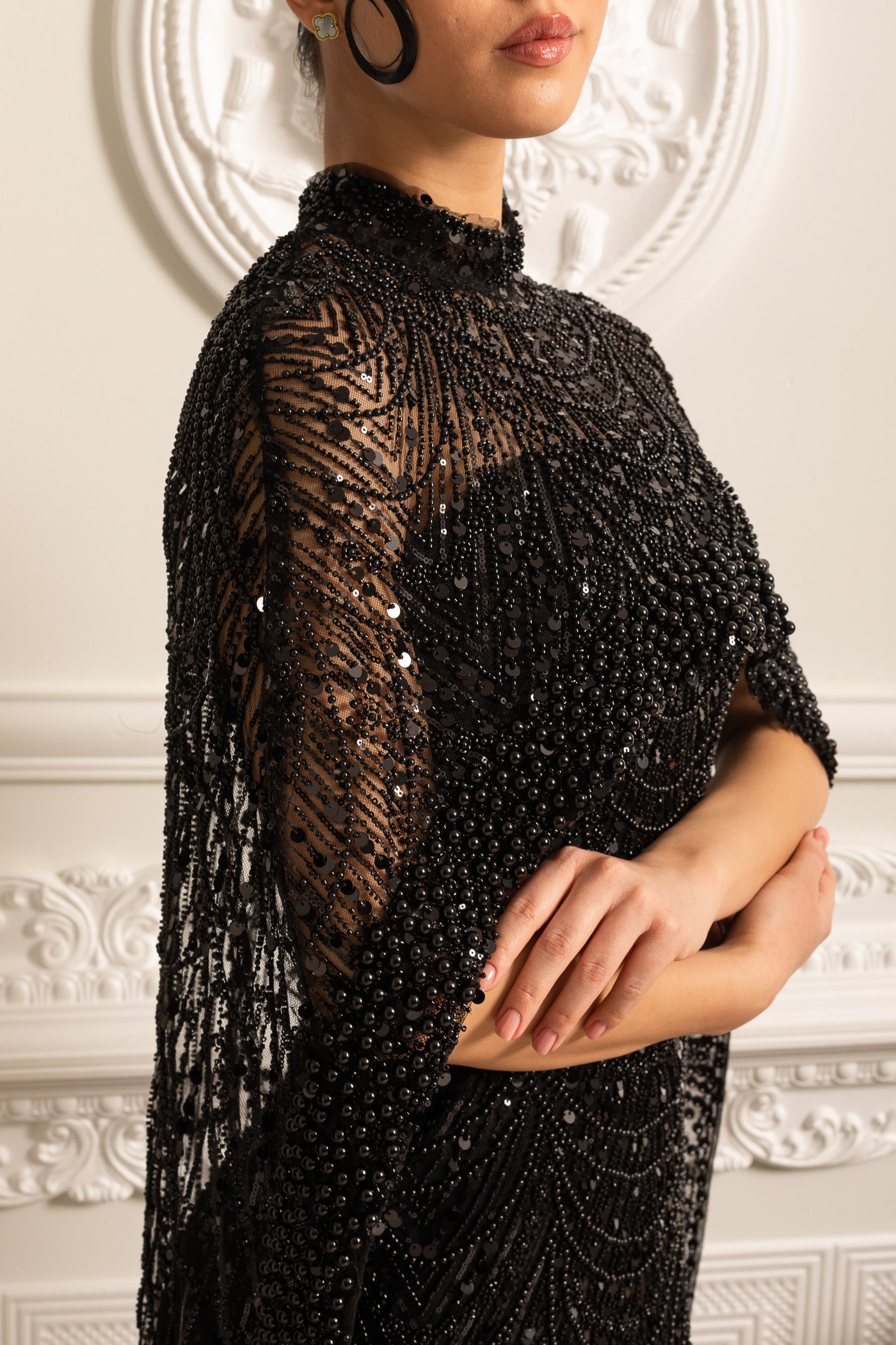 فستان فاخر مزين بالخرز مع طرحة قابلة للإزالة - أسود