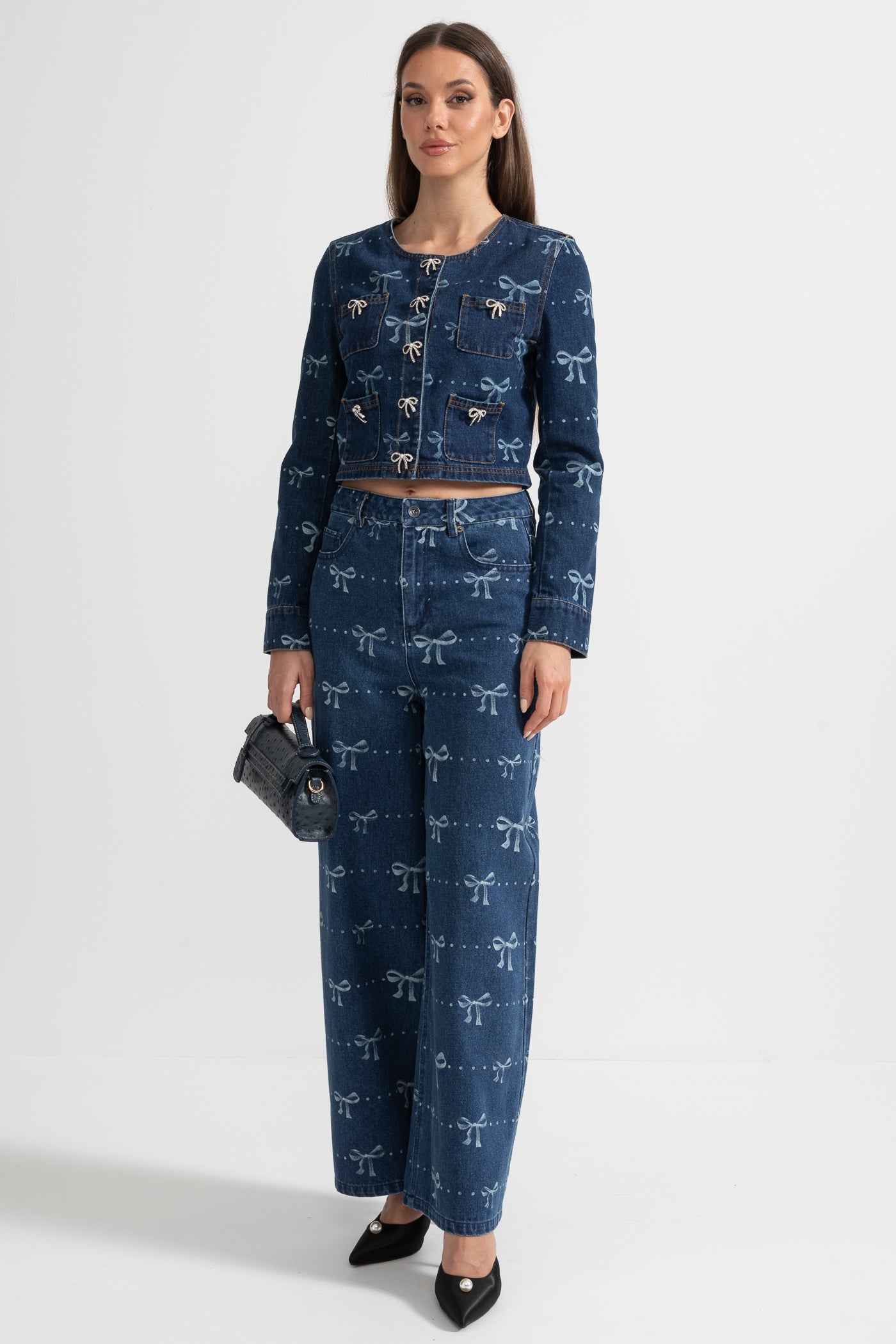 طقم دنيم منسق مع جاكيت بأكمام طويلة وبنطلون جينز بقصة أرجل واسعة - أزرق