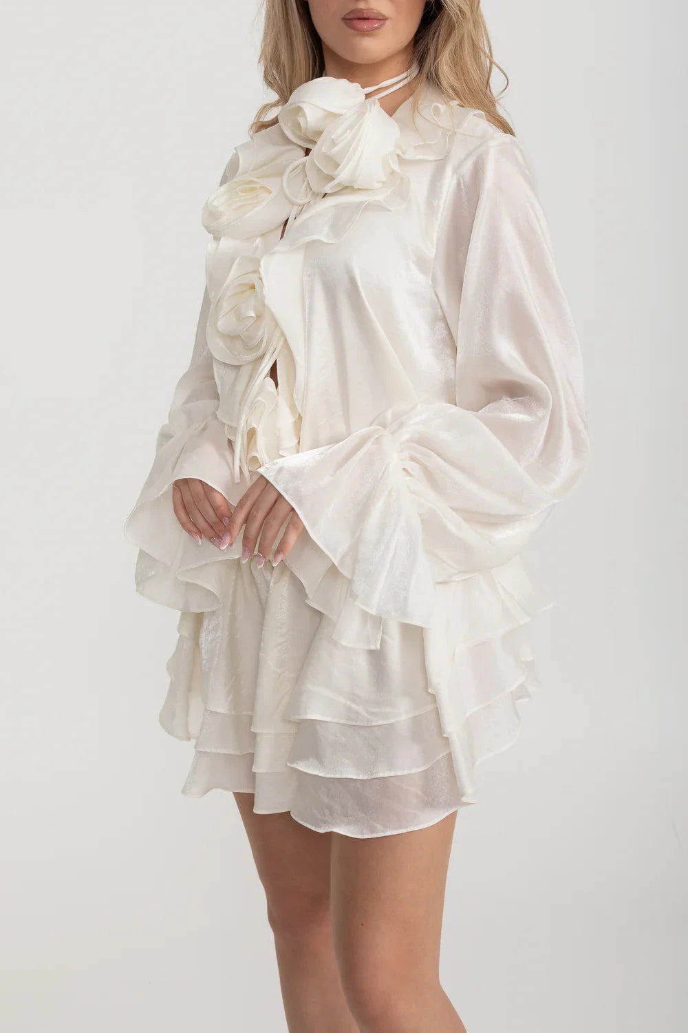 Flowing Sheer Dress With Floral Appliques And Long Puffy Sleeves - Ivoire