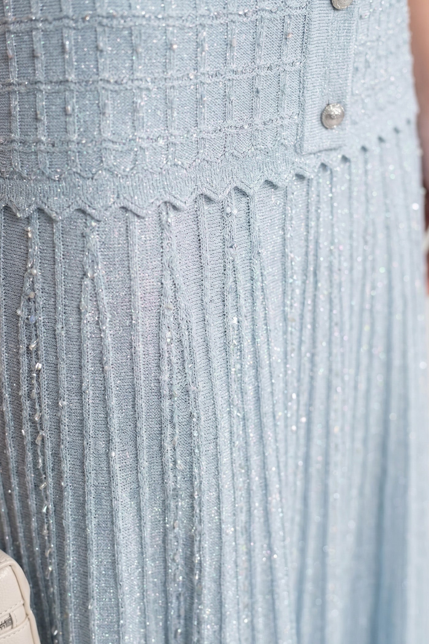 فستان ميدي بأكمام قصيرة مع نسيج محبوك لامع - أزرق فاتح
