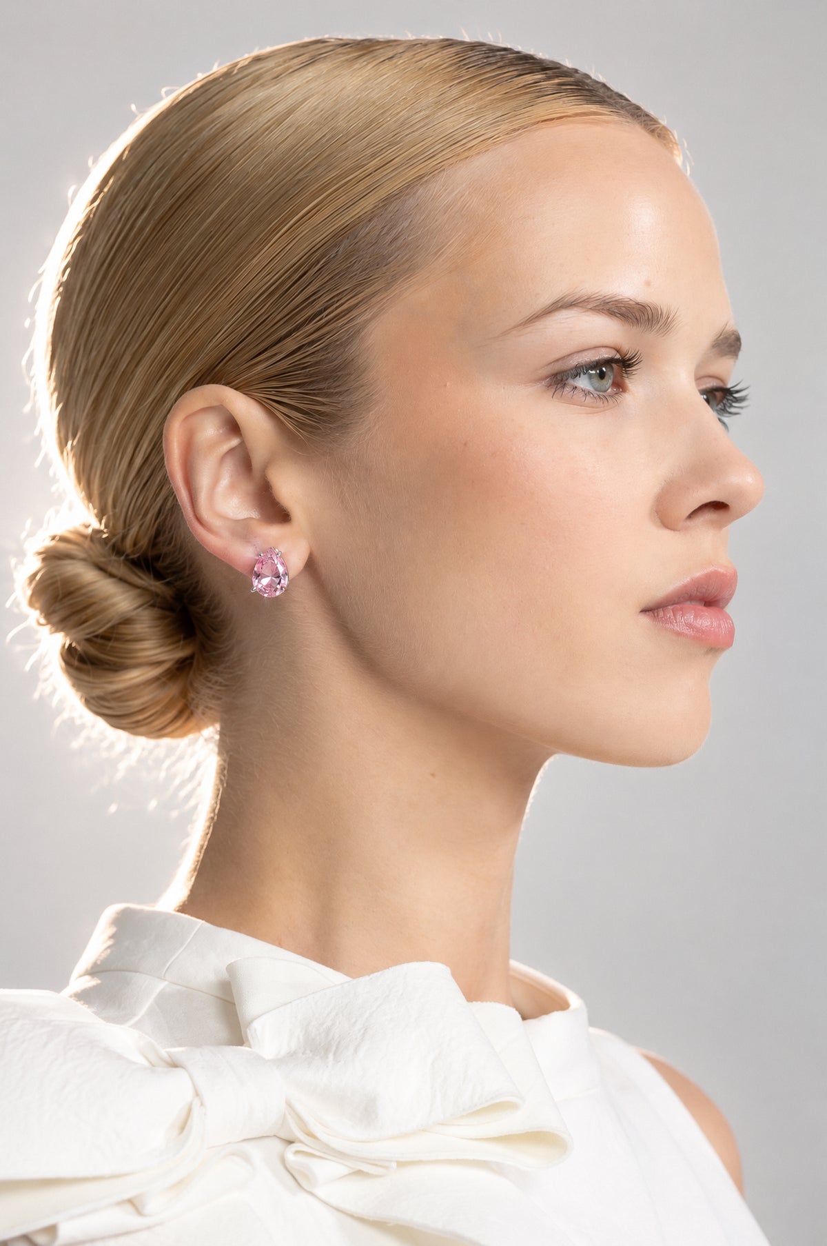 أقراط أذن مرصّعة بشكل دمعة من الكريستال الوردي - وردي
