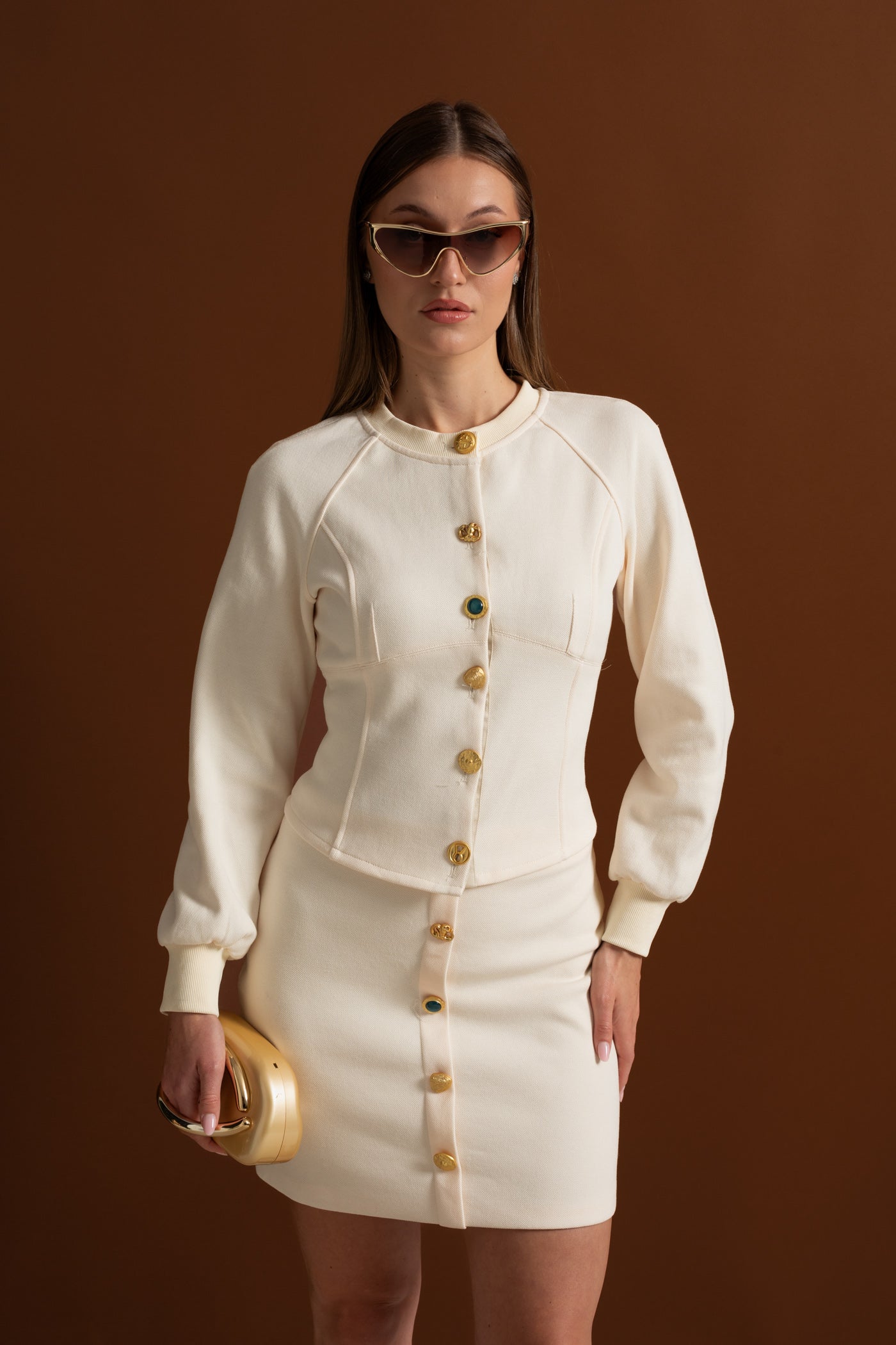 طقم منسق بأزرار مزخرفة – Ivoire