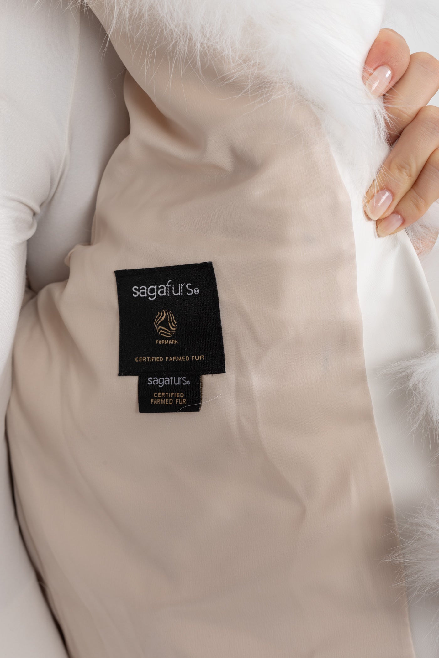 سترة من فرو الثعلب متعددة الطبقات بياقة شال كبيرة الحجم – أبيض