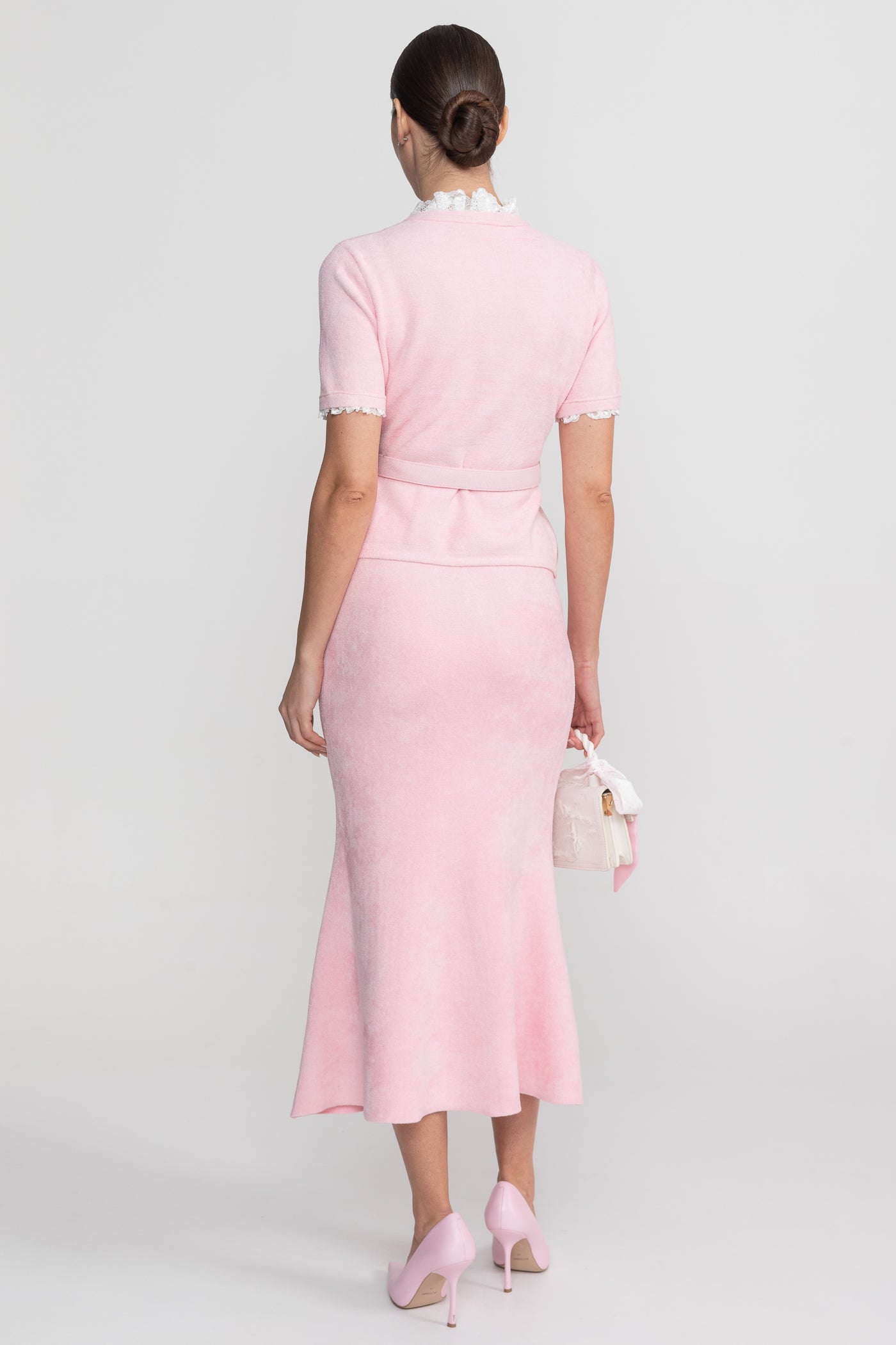 طقم بأكمام قصيرة مع خصر ببلوم وحزام بأزرار كريستالية - Blush Pink
