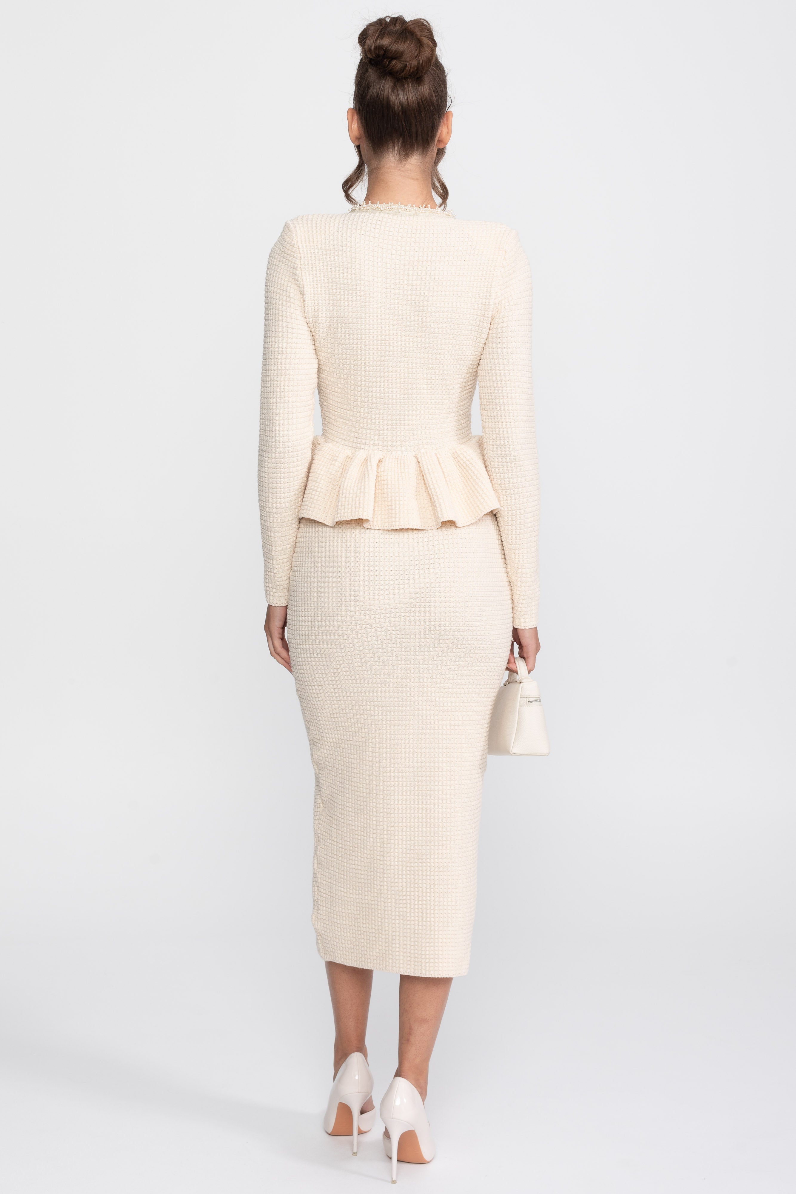 فستان Peplum محبوك مع حافة شرّابات وجيوب أمامية على الصدر - بيج