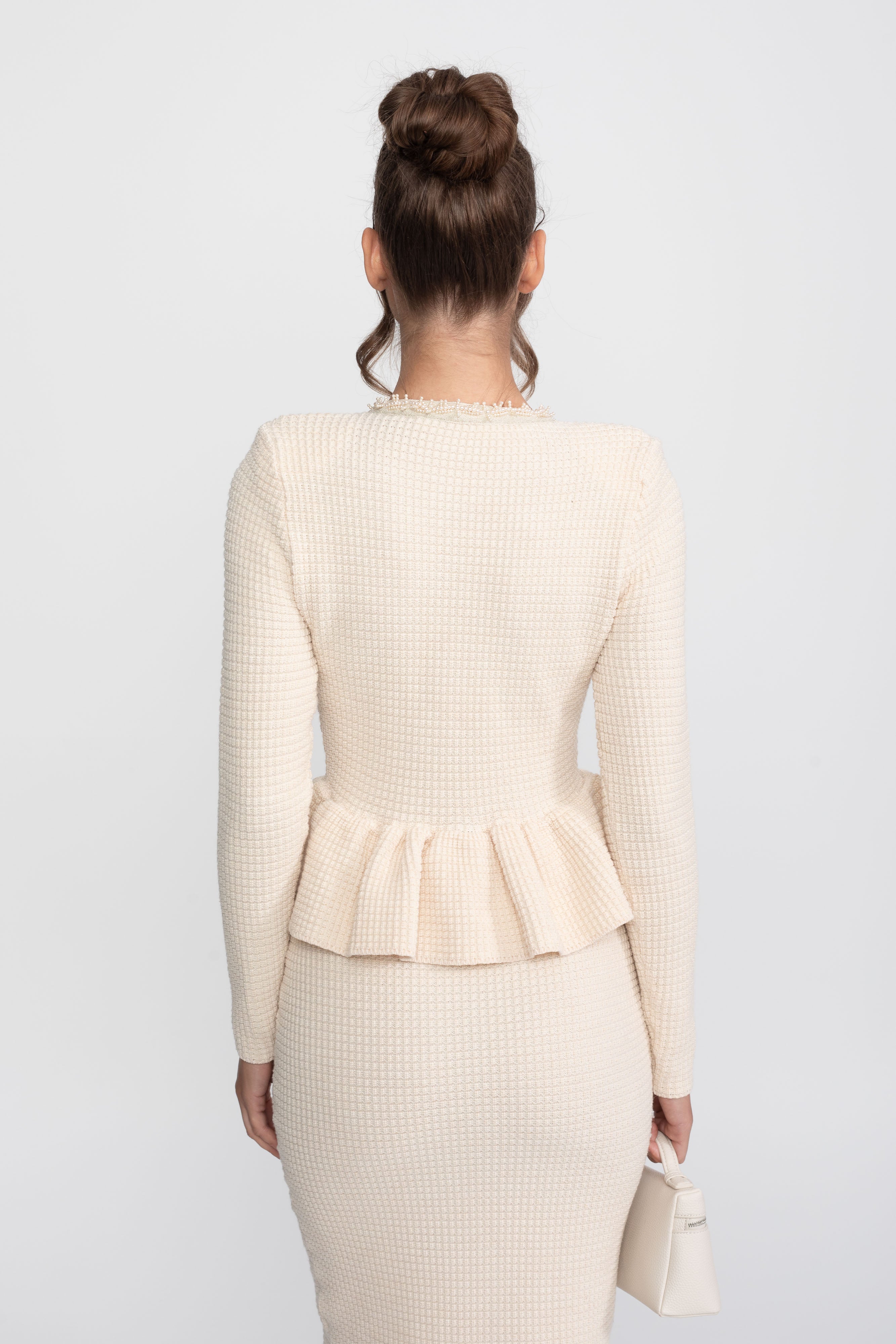 فستان Peplum محبوك مع حافة شرّابات وجيوب أمامية على الصدر - بيج