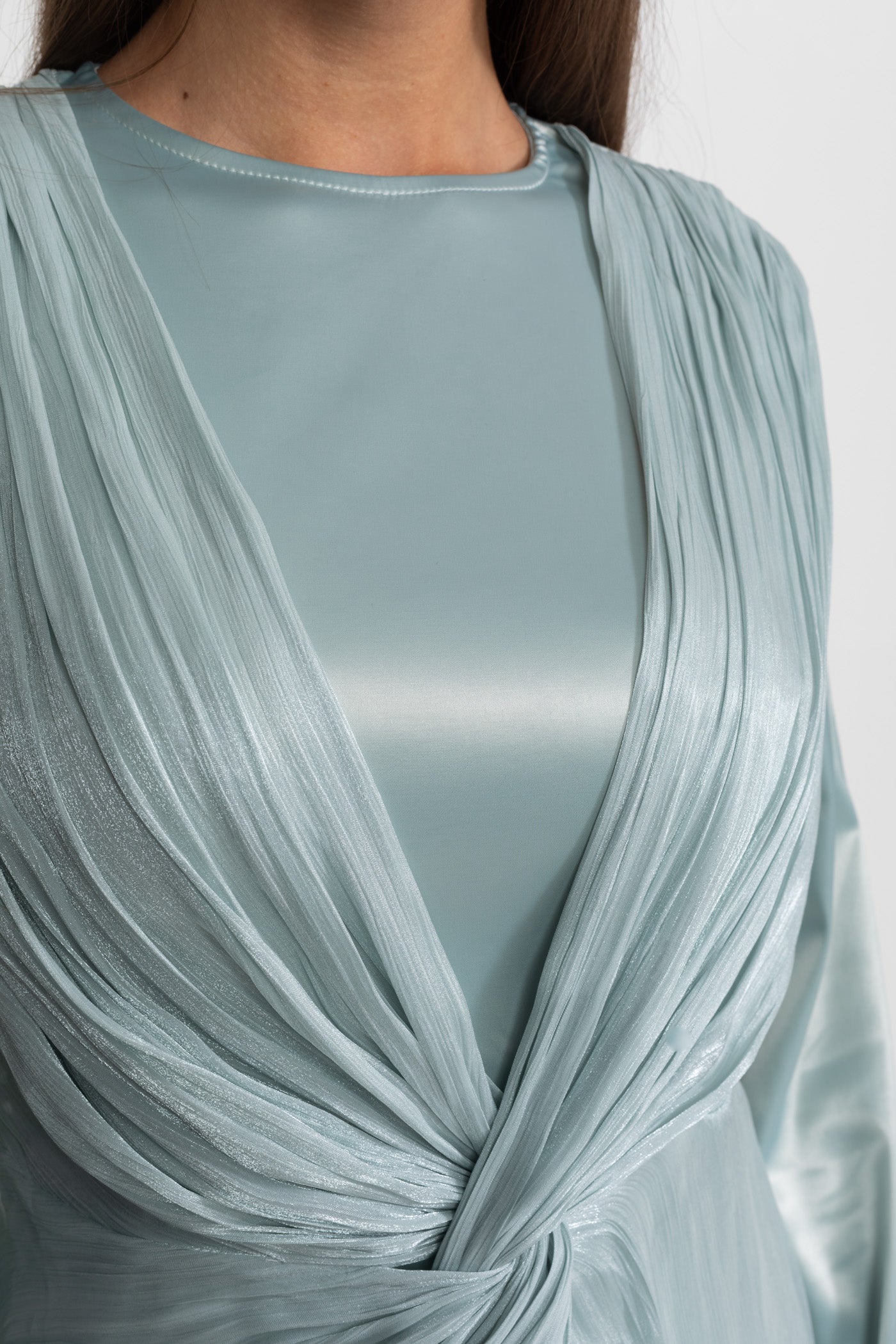 فستان ميدي من الساتان مع طبقة علوية متدلية وتفصيل عقدة - بلون teal