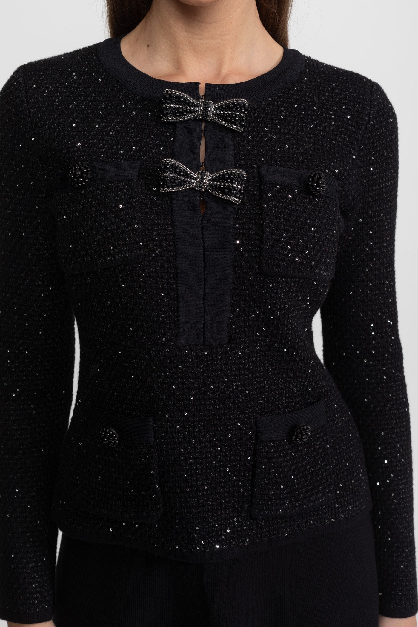 طقم تويد مزخرف بأزرار فيونكة وتنورة قصيرة – أسود