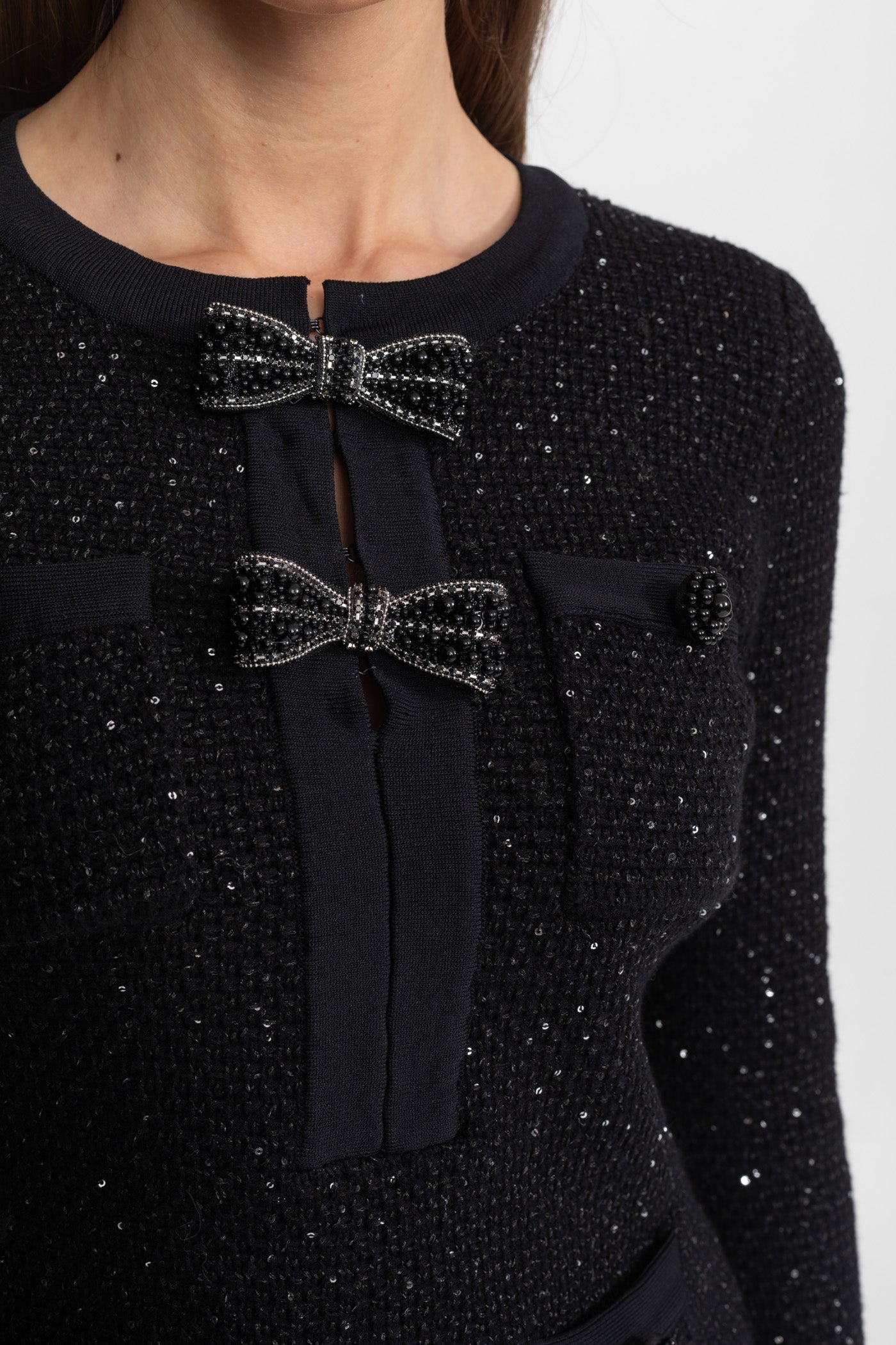 طقم تويد مزخرف بأزرار فيونكة وتنورة قصيرة – أسود