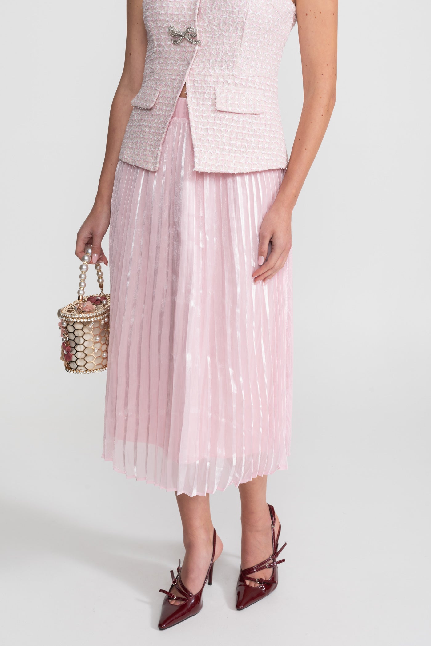 طقم تويد وأورجانزا منسق مع أزرار على شكل فيونكة كريستالية - وردي