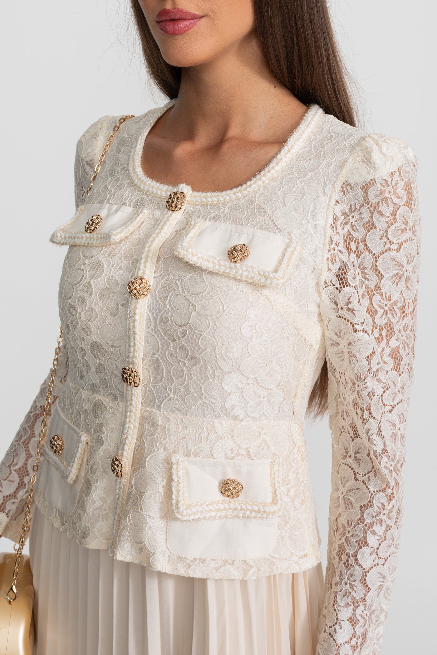 فستان ميدي من الدانتيل والتجاعيد مع تفاصيل أزرار ذهبية - Ivoire