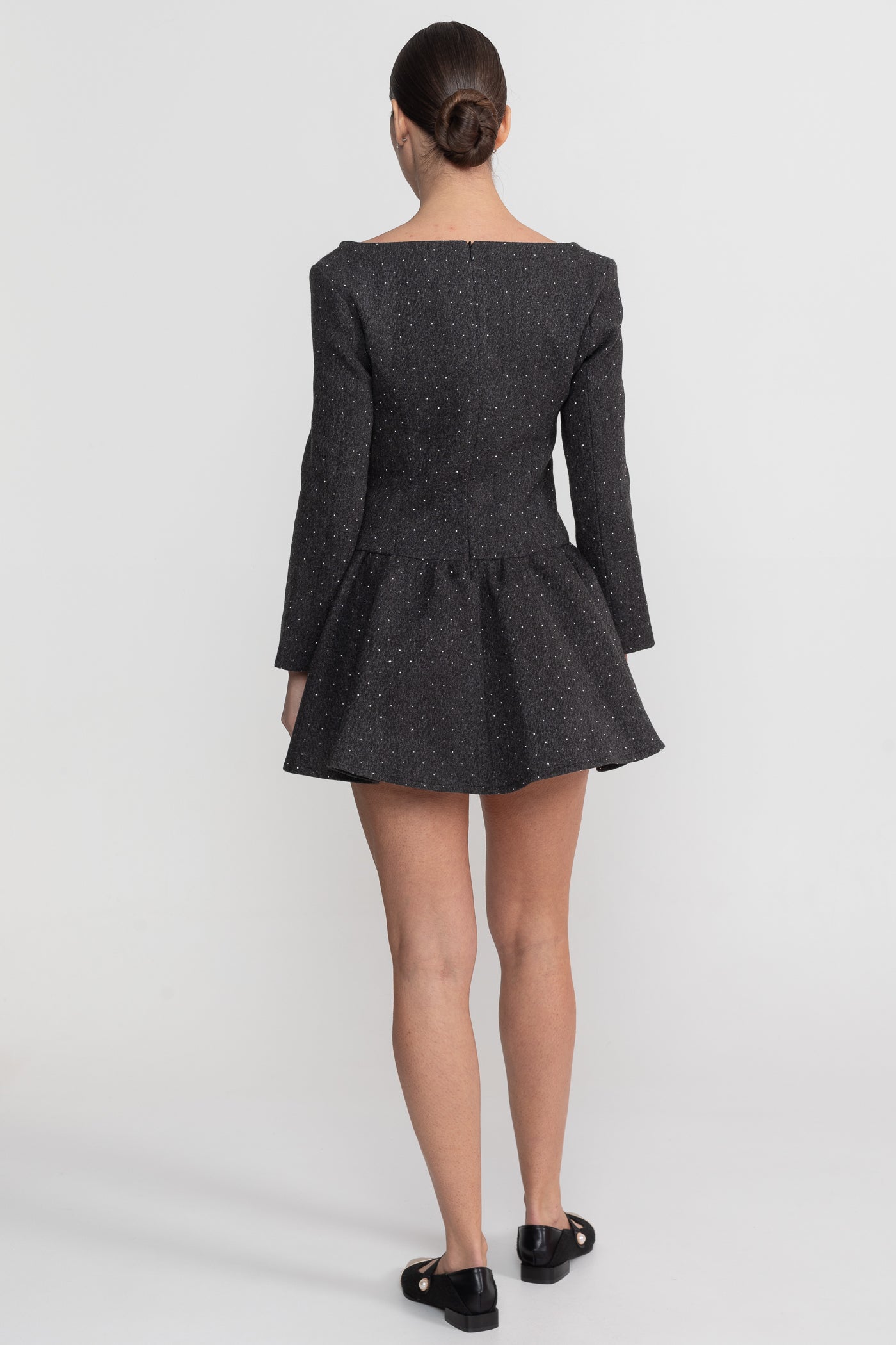 فستان ميني بأكمام طويلة مع طبقة كاب قابلة للفصل - فحمية