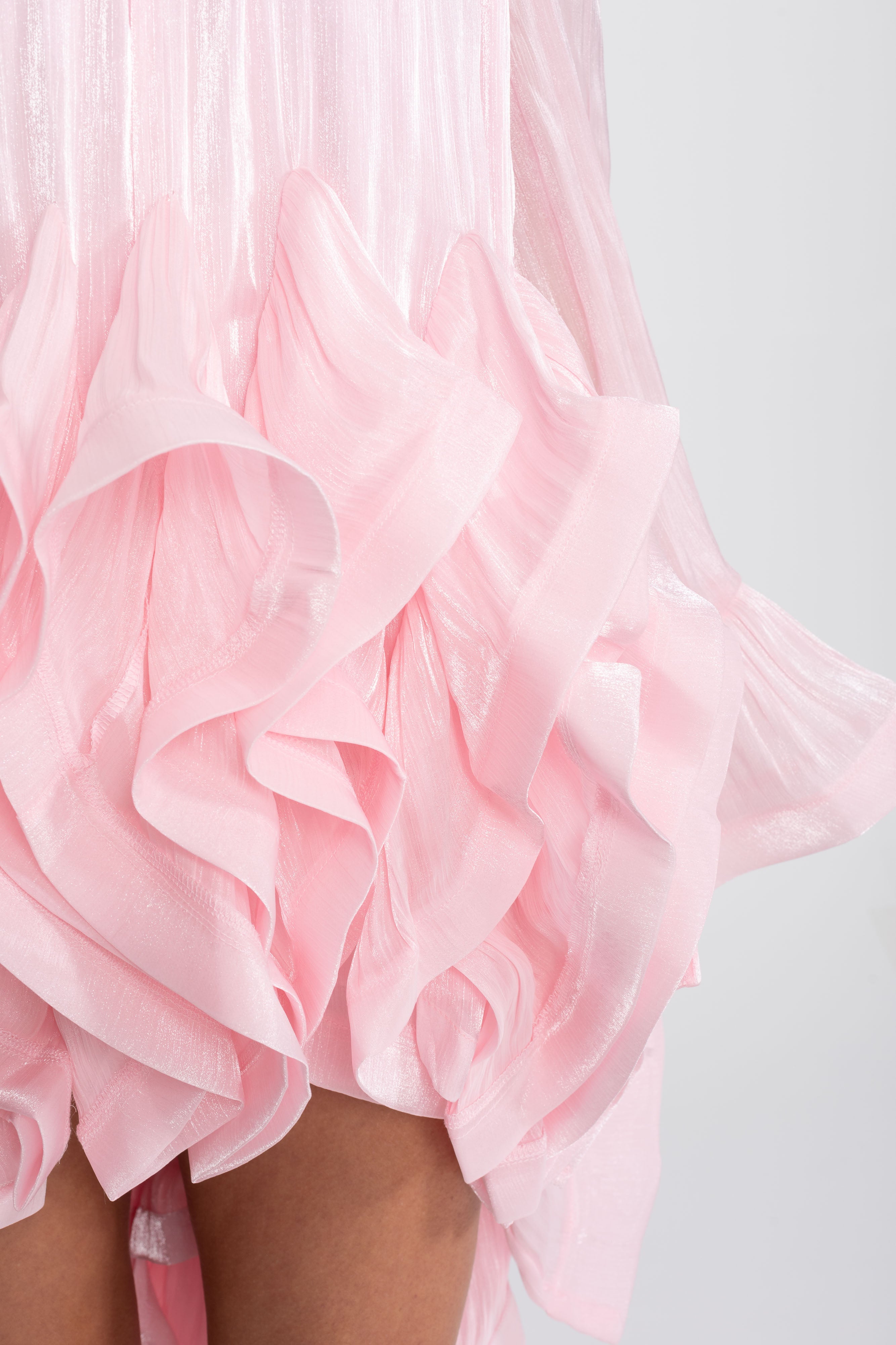 فستان ميني بحافة كشكش غير متماثلة بلمسة نهائية ساتان - Pink