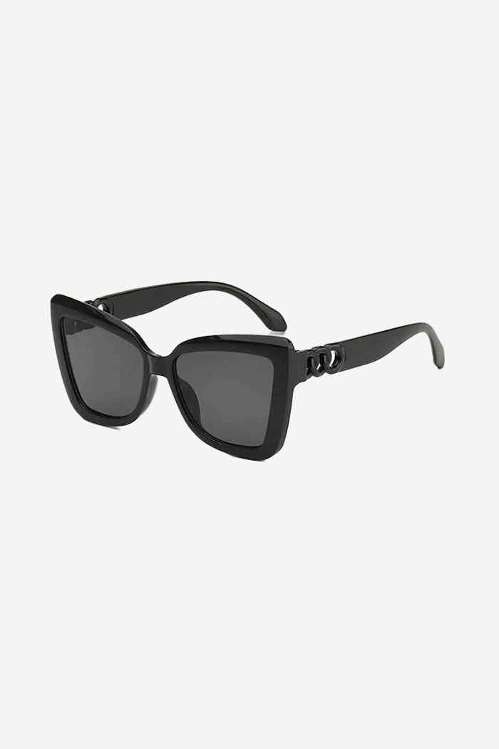 Oversized Cat-Eye Sunglasses with Interlocking Chain Temples – Black
