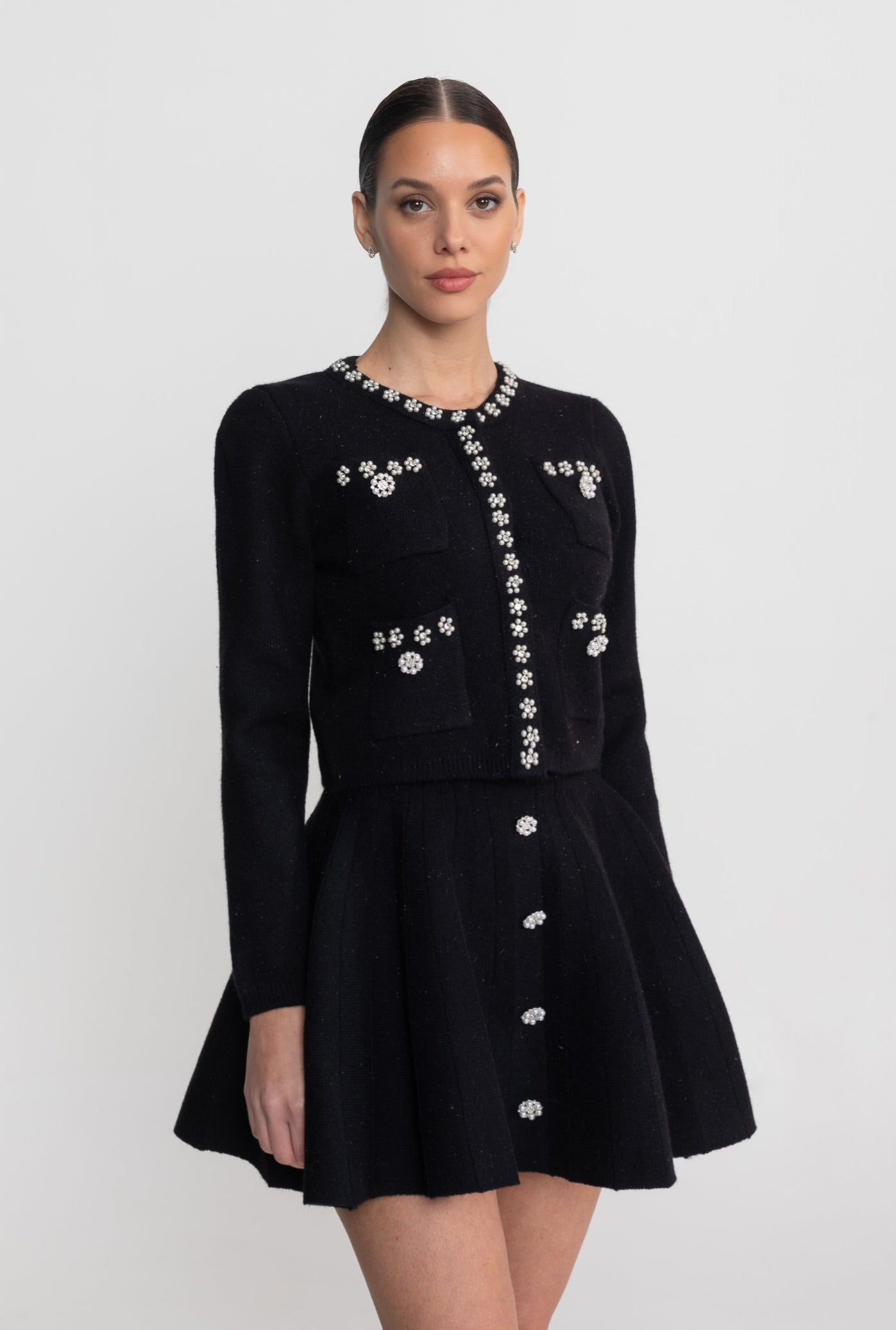 طقم منسوج متناسق مع كارديغان بأكمام طويلة وتنورة ميني متطابقة - أسود 