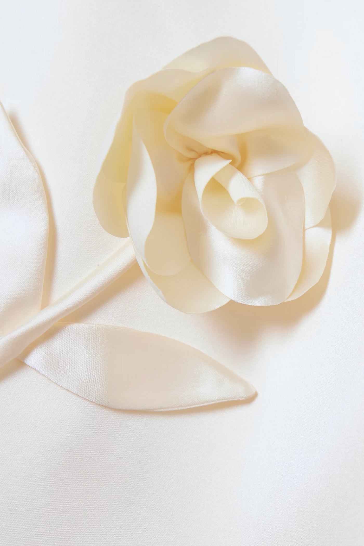 Taffeta Top with 3D Floral Appliqué - Ivoire