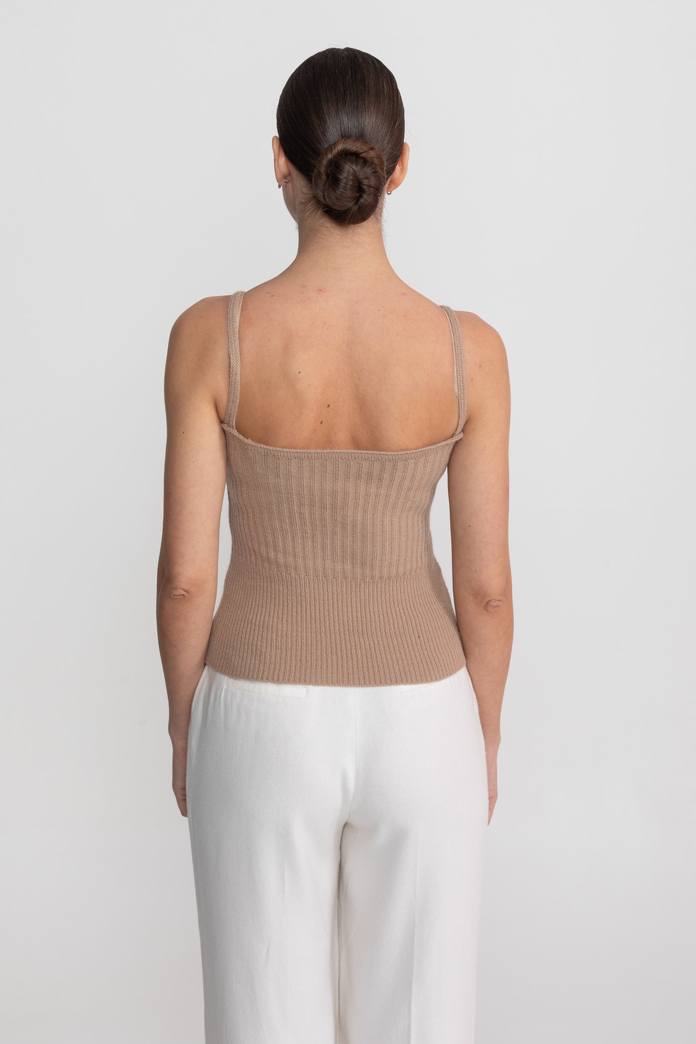 طقم من قطعتين محبوك مزين بالكريستال وأساور مخططة - بيج 