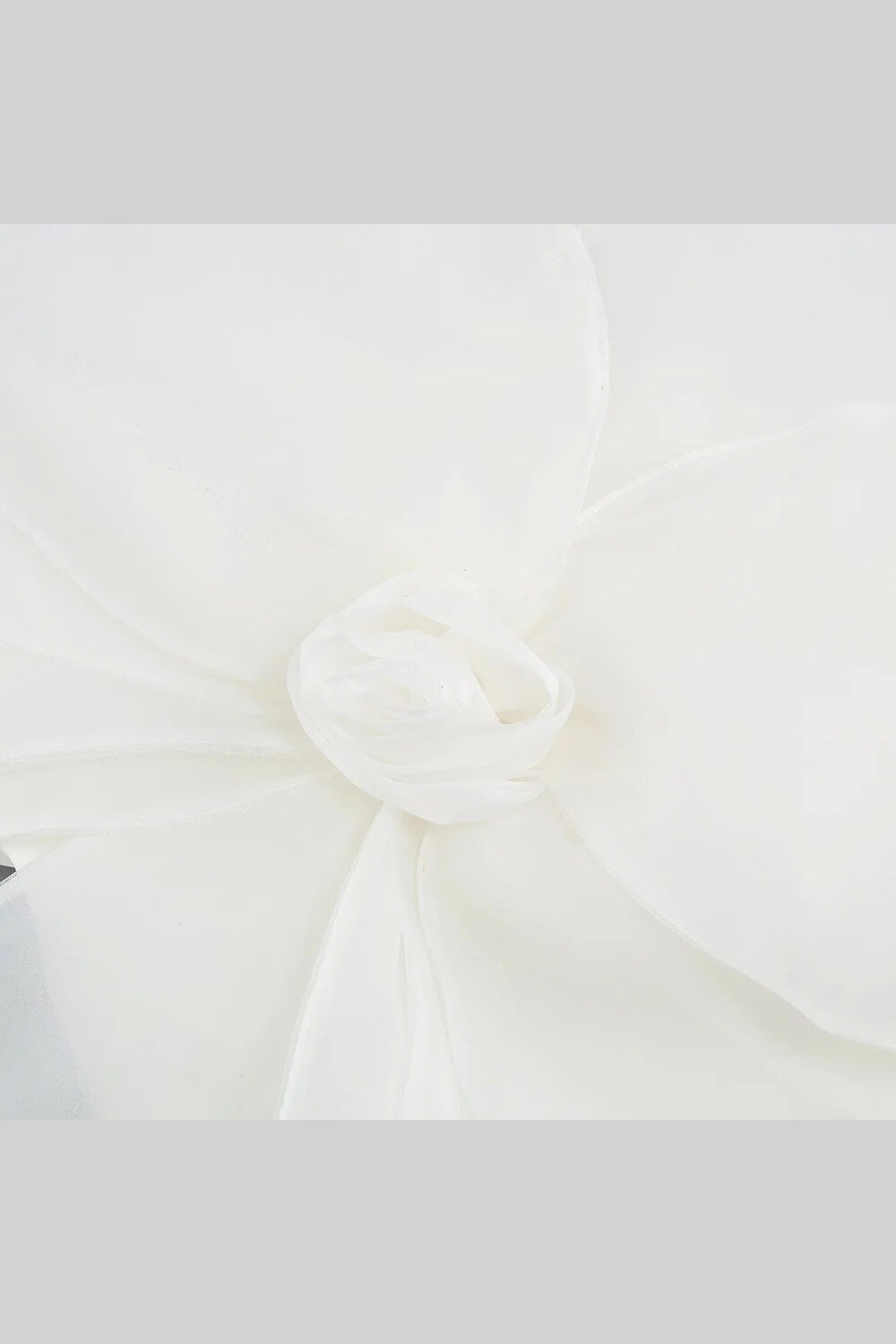 فستان ميني من الأورجانزا ثلاثي الأبعاد مزين بالورود - أبيض 