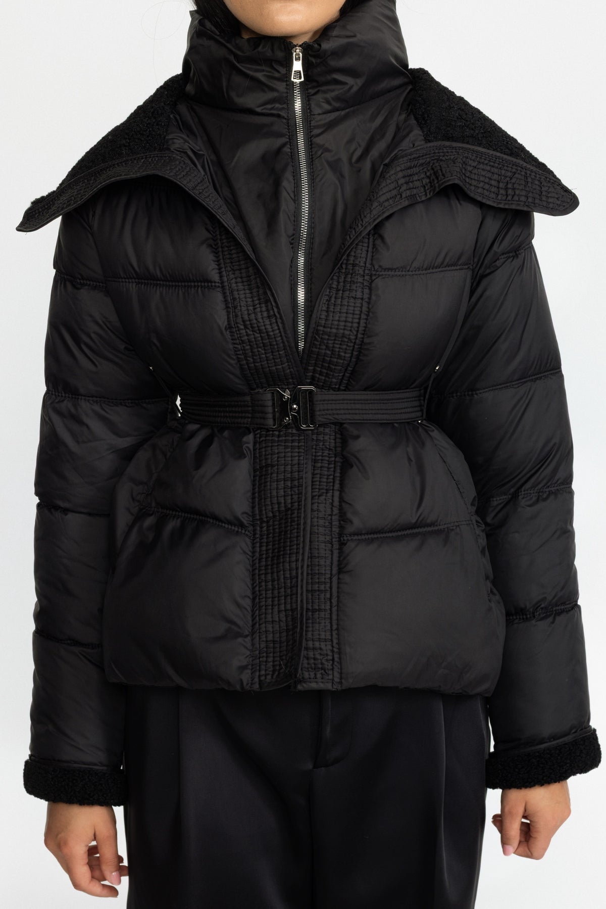 جاكيت puffer بحزام مع ياقة Teddy - أسود 
