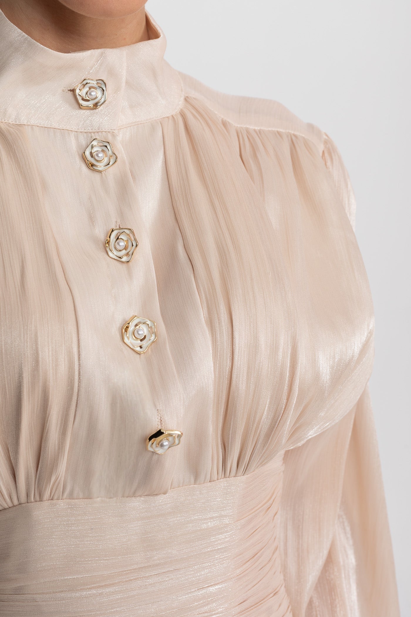 فستان ميني بأكمام طويلة مطرزة وتنورة متعددة الطبقات بكشكشة - شامبانيا 