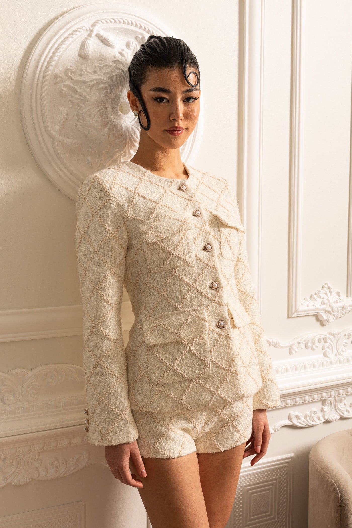 Textured Jacket With Gold Buttons And Matching Shorts - Ivoire