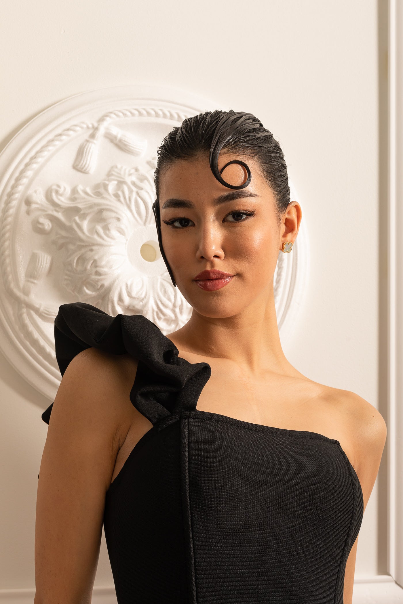 Floral Mini Dress With Ruffled Hem And Shoulder Strap - Black