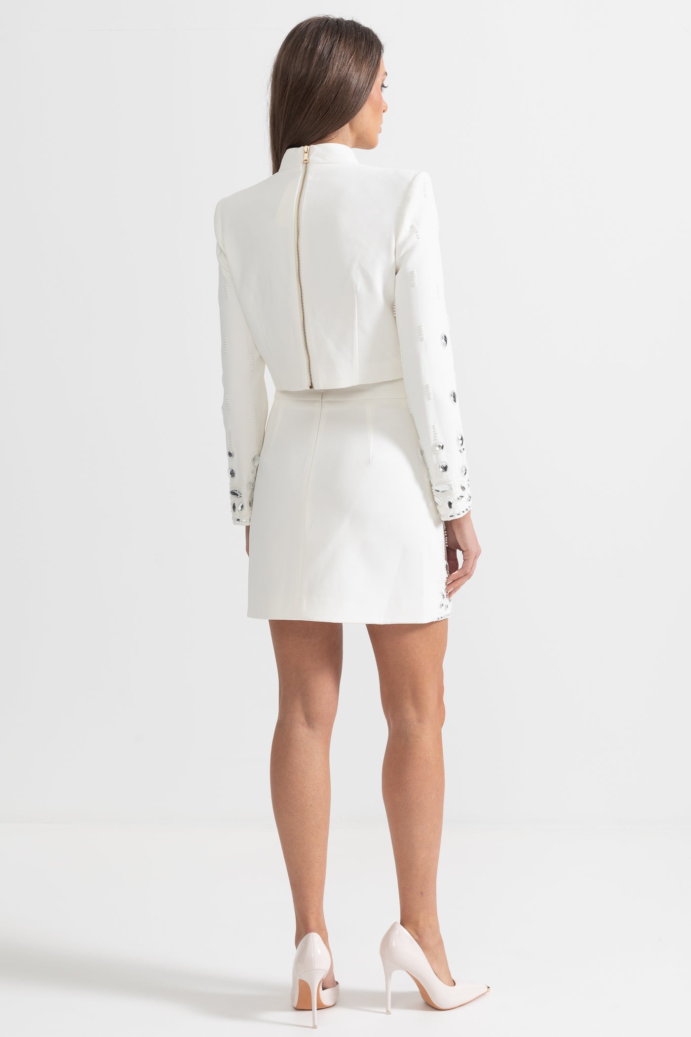 طقم مزين بالألماس مع تنورة قصيرة - أبيض 