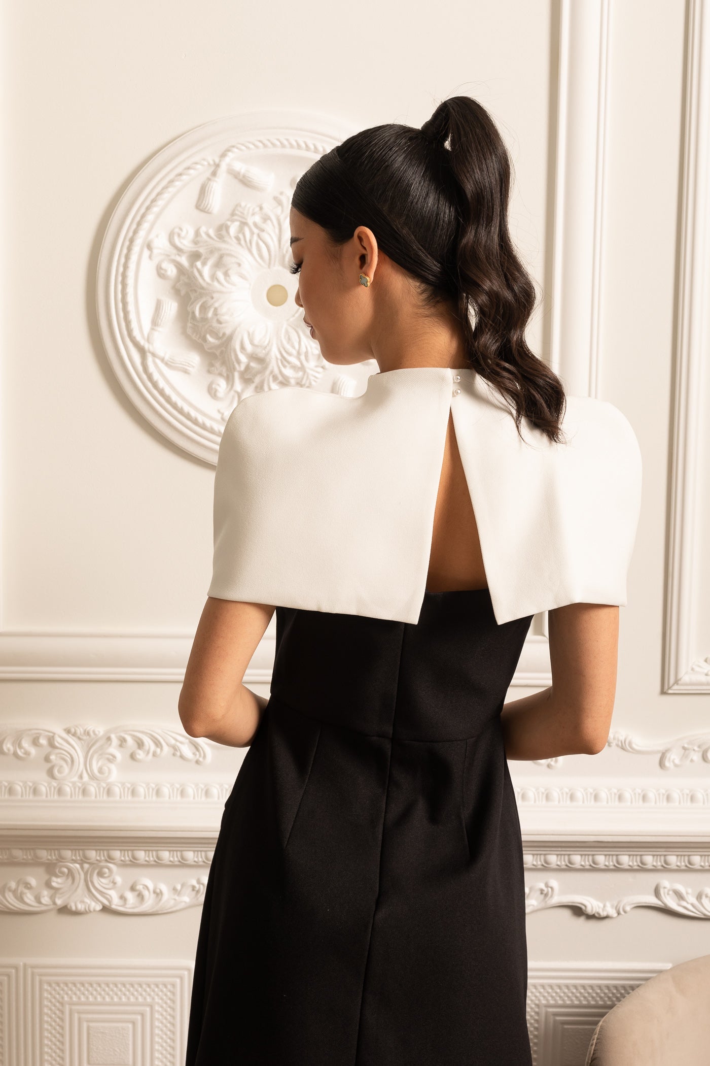 Elegant Asymmetrical Dress With Contrasting White Detachable Capelet - Black