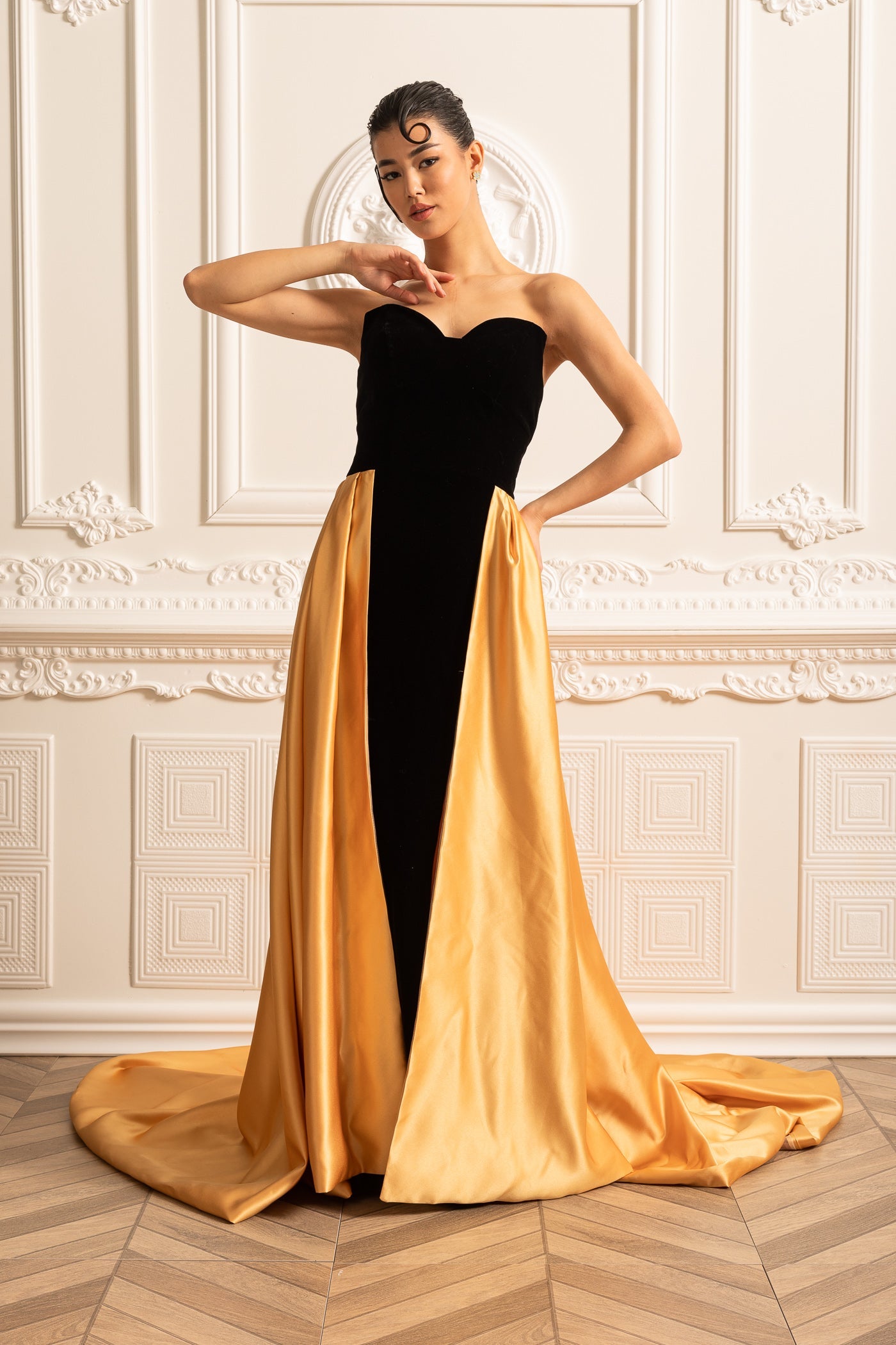 Velvet Gown With Fitted Bodice And Flowing Gold Satin Skirt - Black