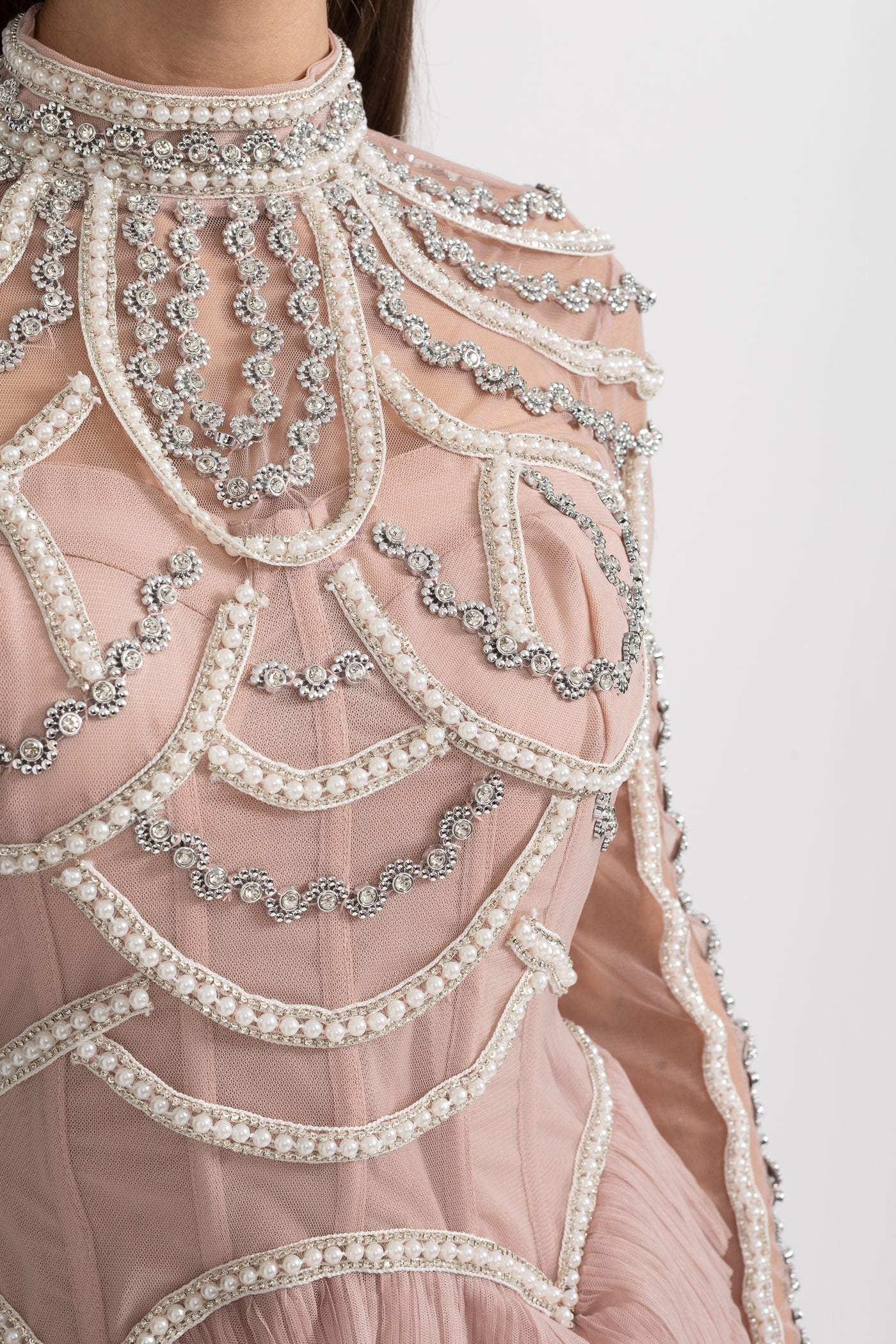 فستان أنيق بأكمام طويلة وتنورة بطبقات كشكش وزخارف متلألئة متقنة - وردي 