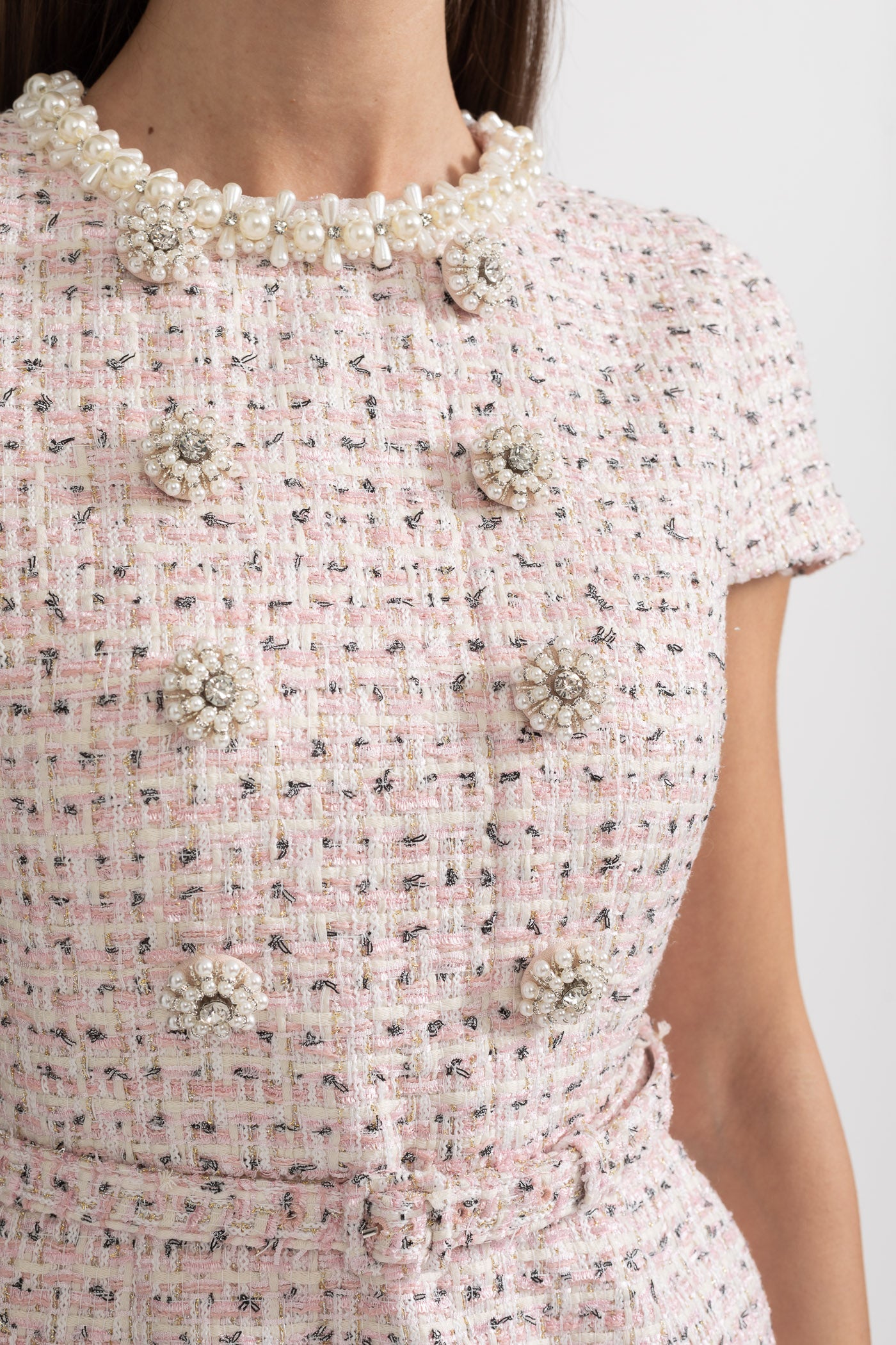 فستان ميني أنيق ذو نسيج مميز بأكمام قصيرة وحزام متناسق - وردي 