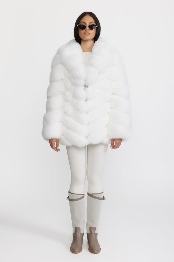جاكيت فرو الثعلب بطبقات مع ياقة شال oversized – أبيض 