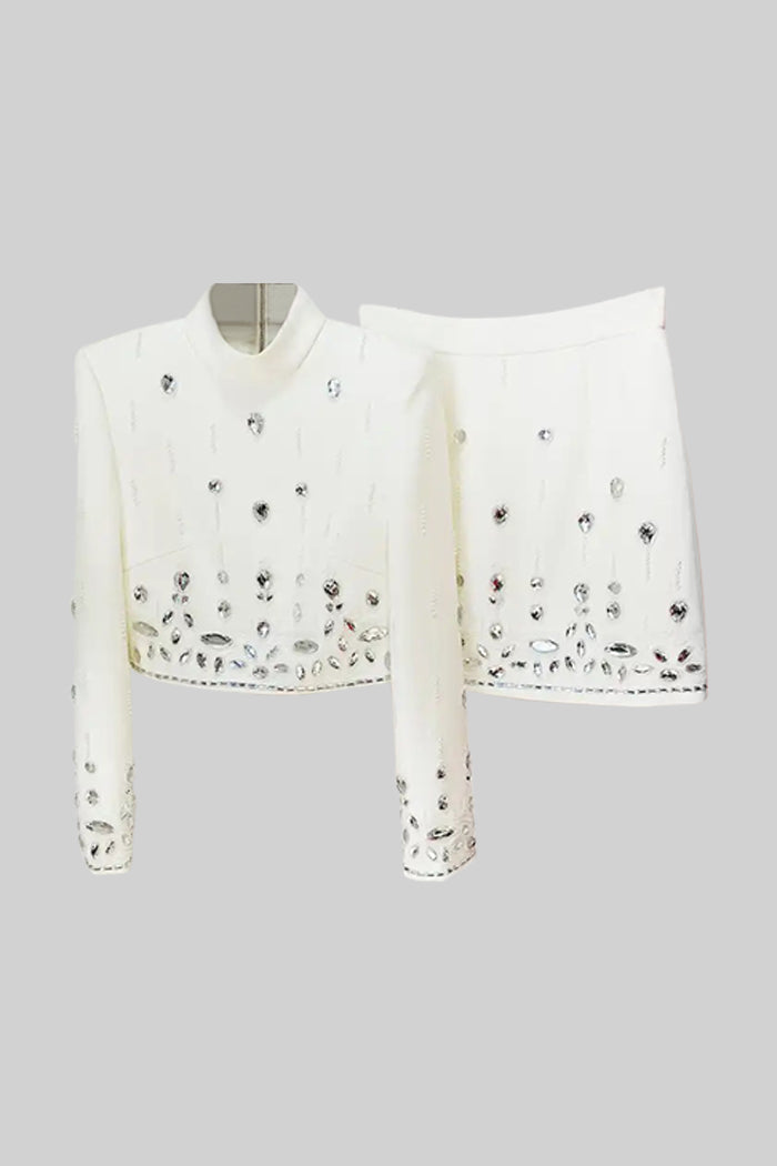 طقم مزين بالألماس مع تنورة قصيرة - أبيض 