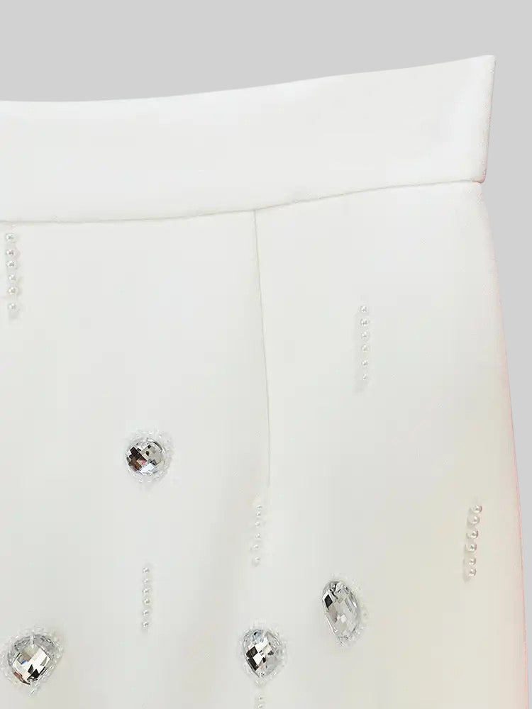 طقم مزين بالألماس مع تنورة قصيرة - أبيض 