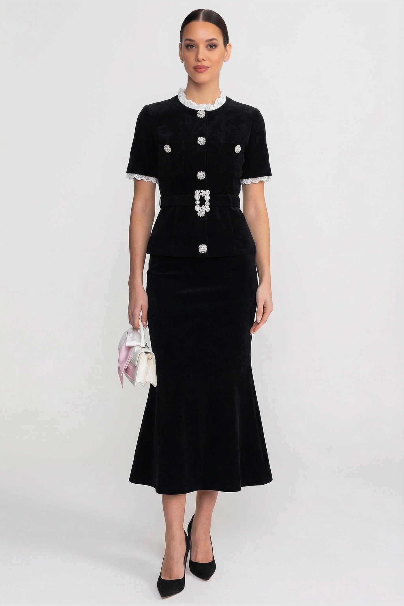 طقم منسق بأكمام قصيرة مع خصر بيبلوم وحزام بأزرار كريستالية - أسود 