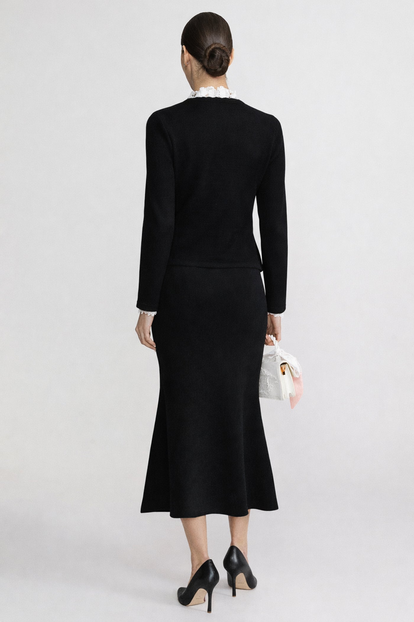 طقم بأكمام طويلة مع جسد محبوك مُفصل وتفصيل أزرار كريستالية - أسود 