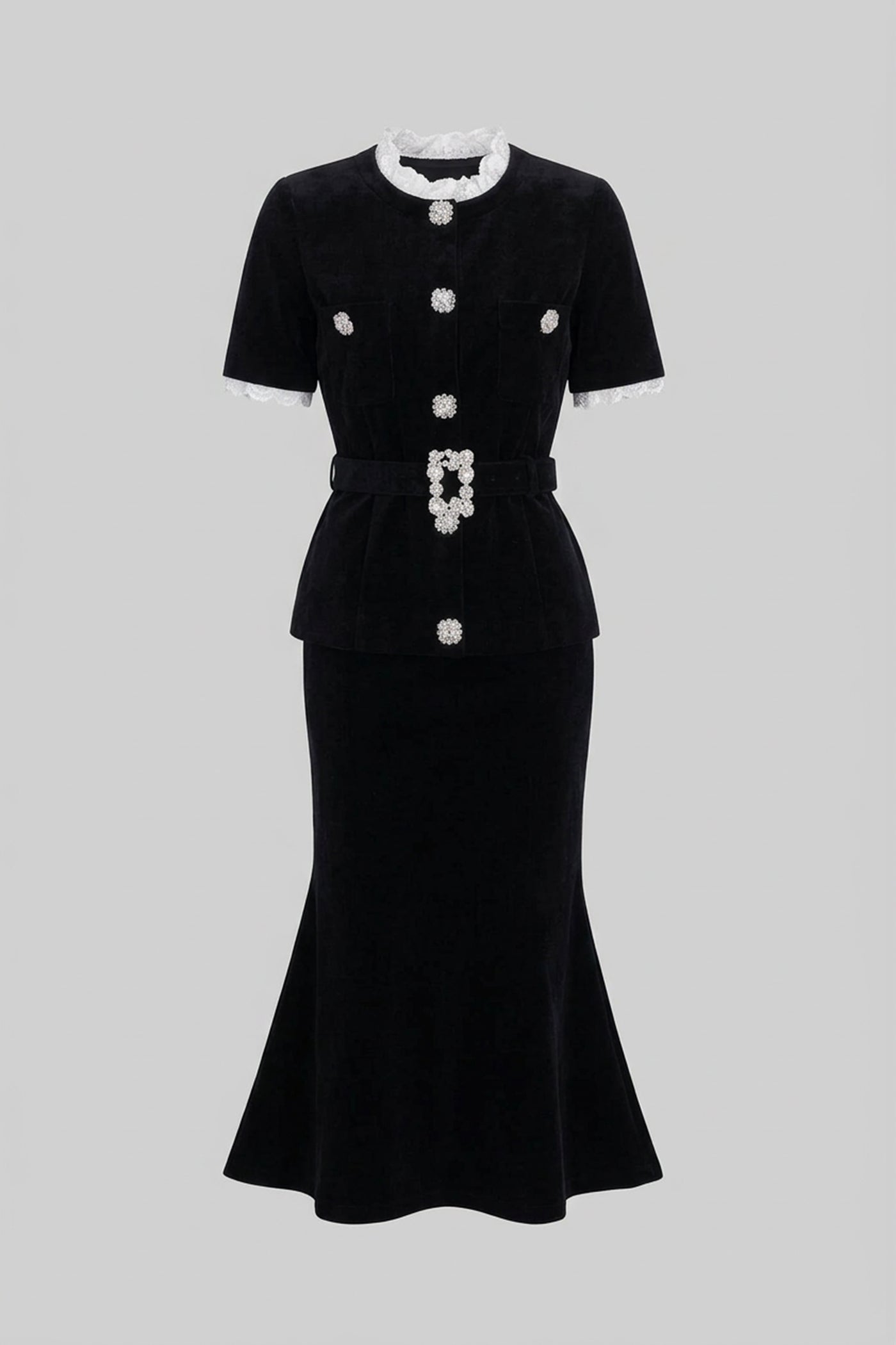 طقم منسق بأكمام قصيرة مع خصر بيبلوم وحزام بأزرار كريستالية - أسود 